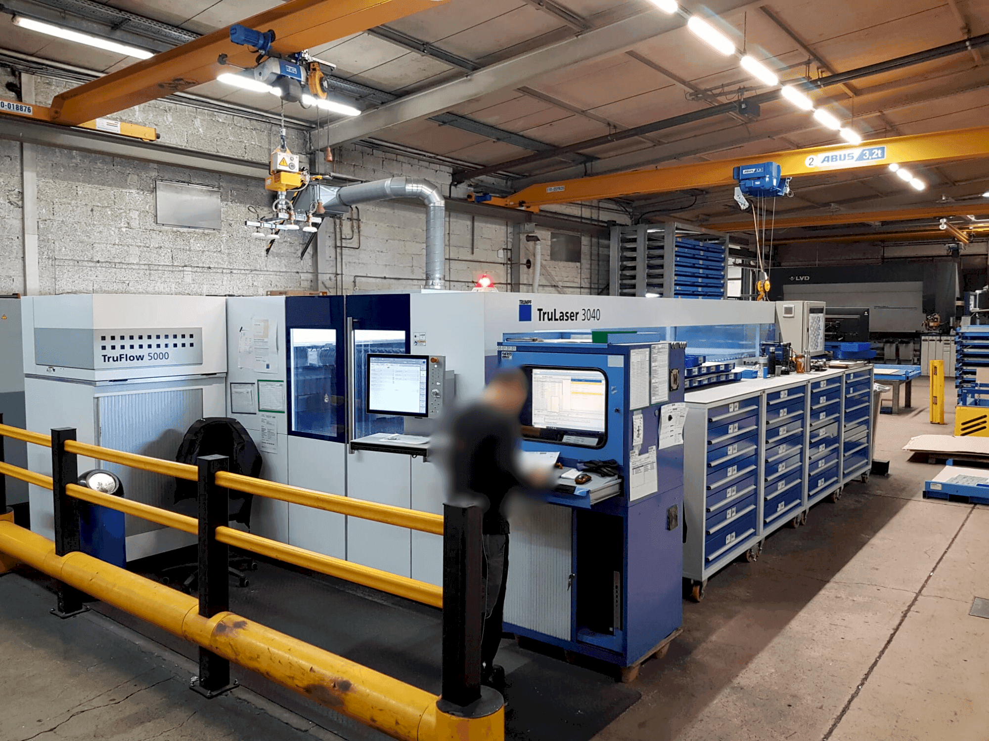 Vue de face de la machine TRUMPF TruLaser 3040 5kW CO2