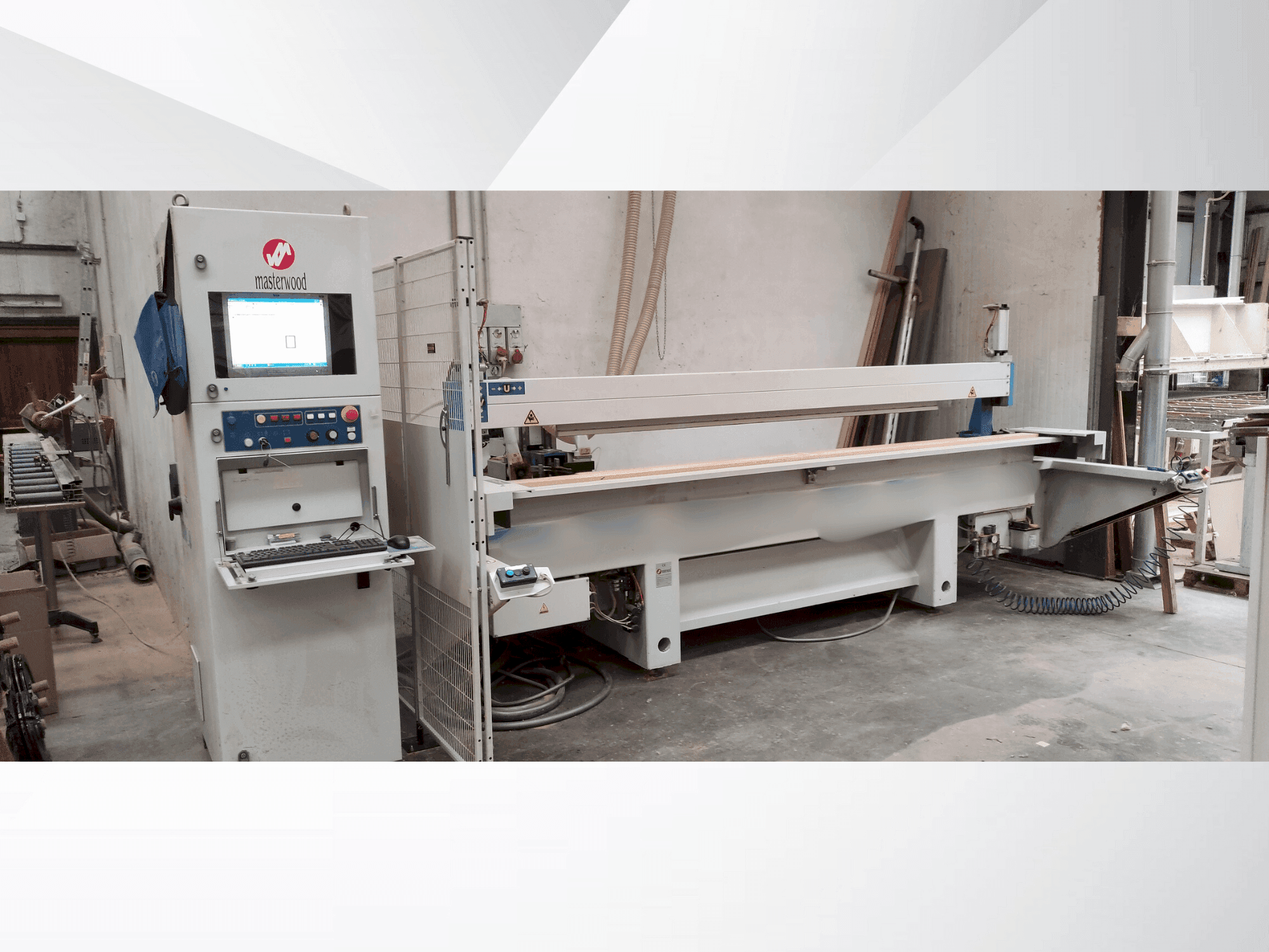 Vue de face de la machine MASTERWOOD OM B1 CN3KF