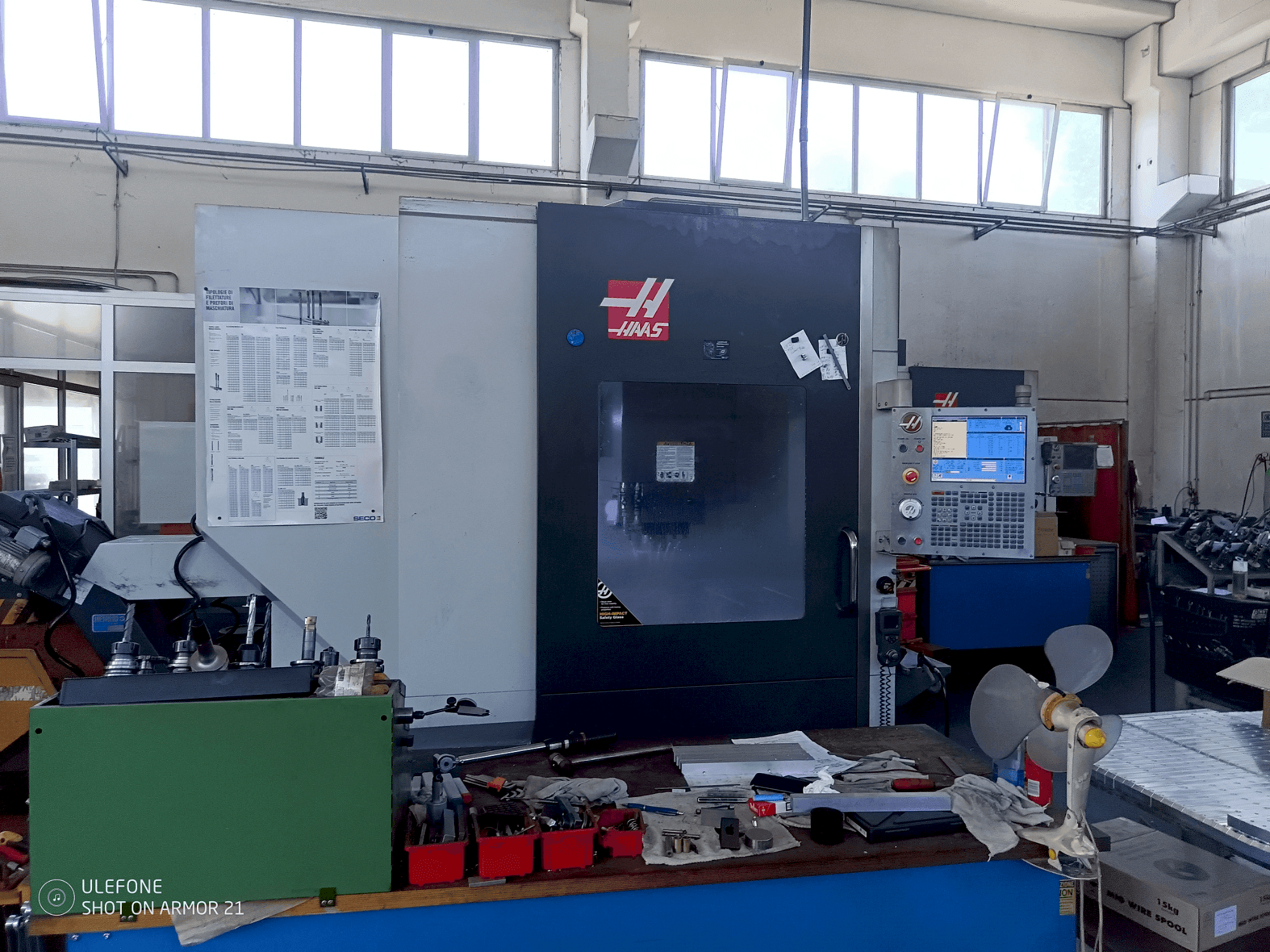Vue de face de la machine HAAS UMC 750SS
