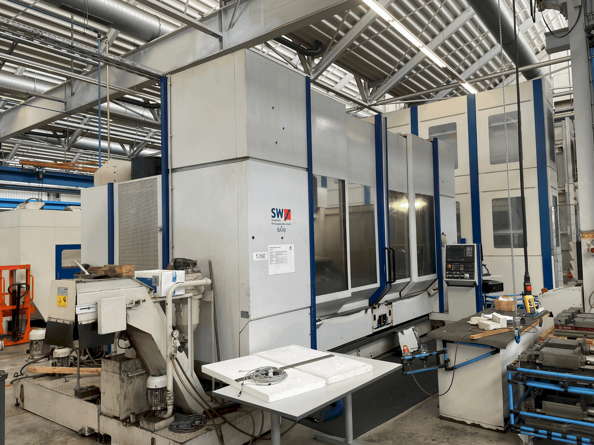 Vue de face de la machine SW BA 40 NC