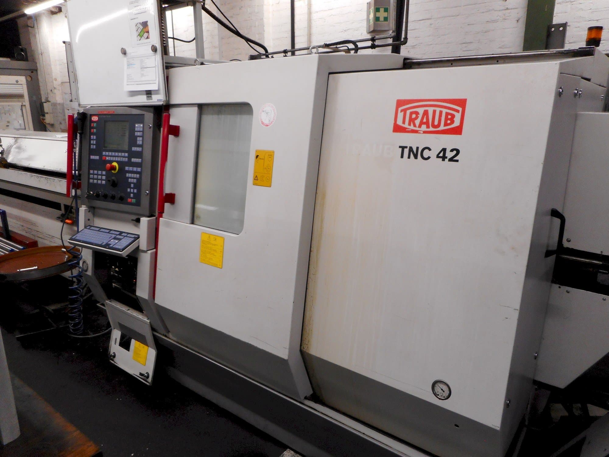 Vue de face de la machine TRAUB TNC42/65