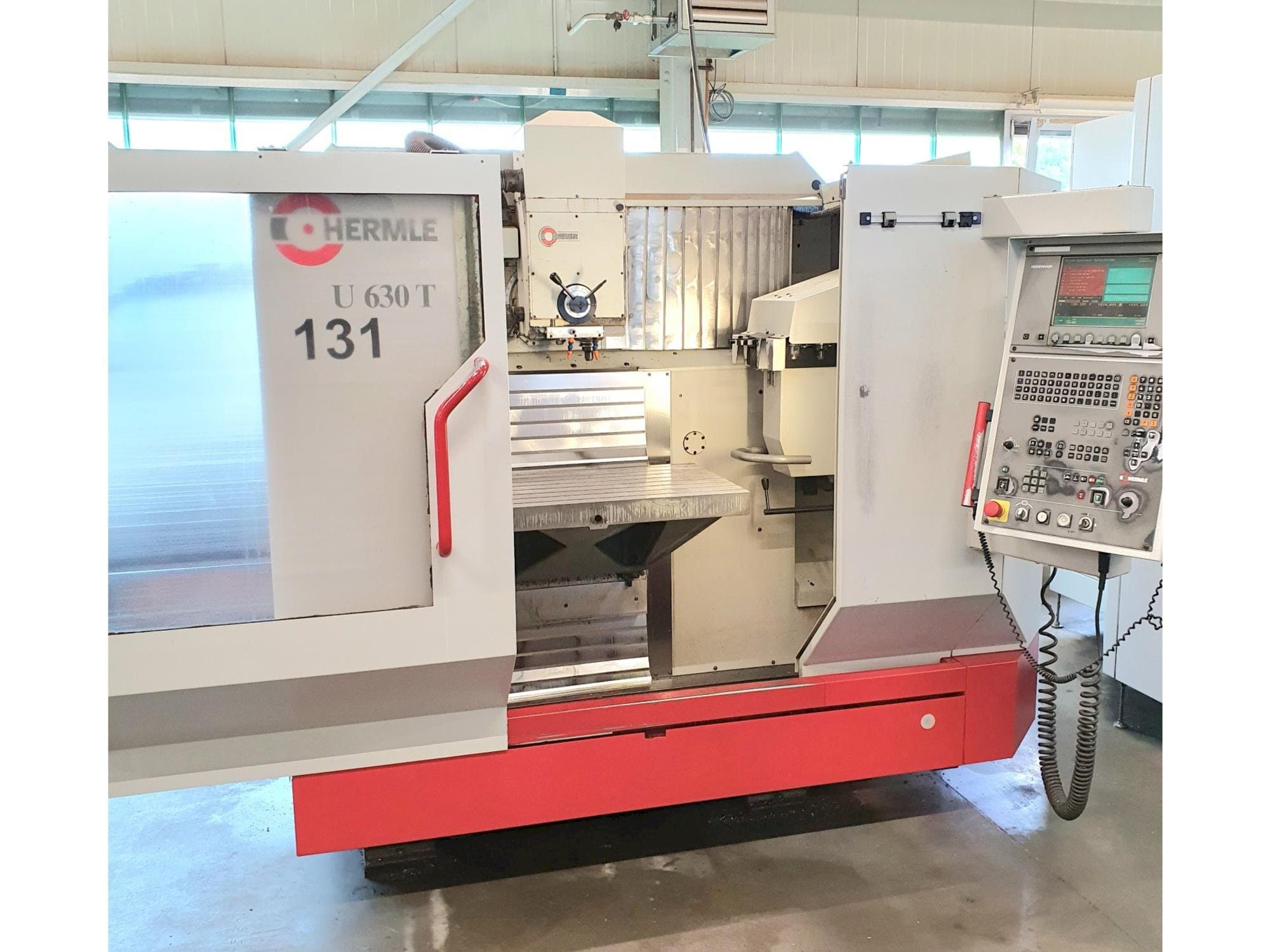 Vue de face de la machine HERMLE U 630