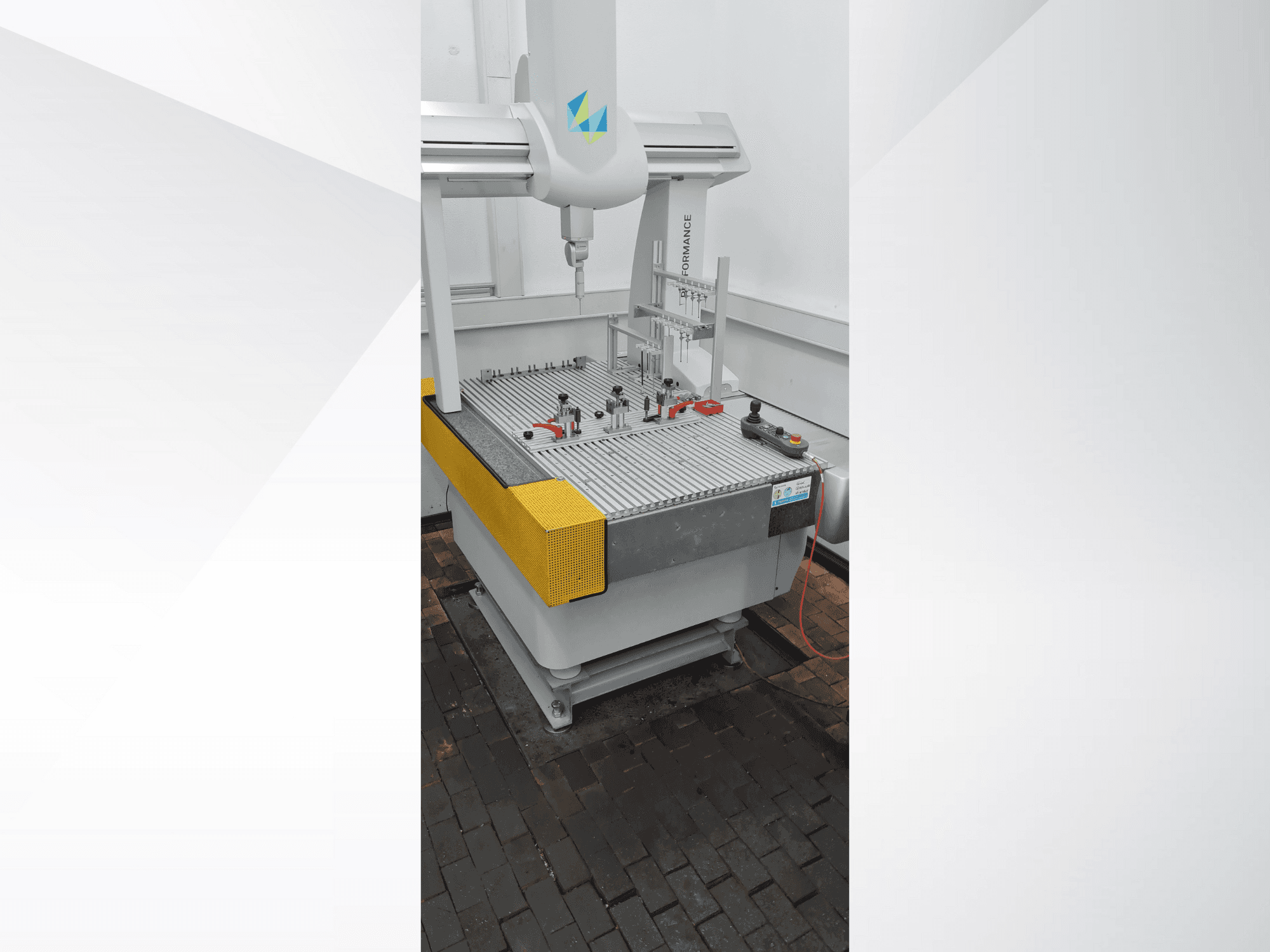 Vue de face de la machine Hexagon Global 07.07.05