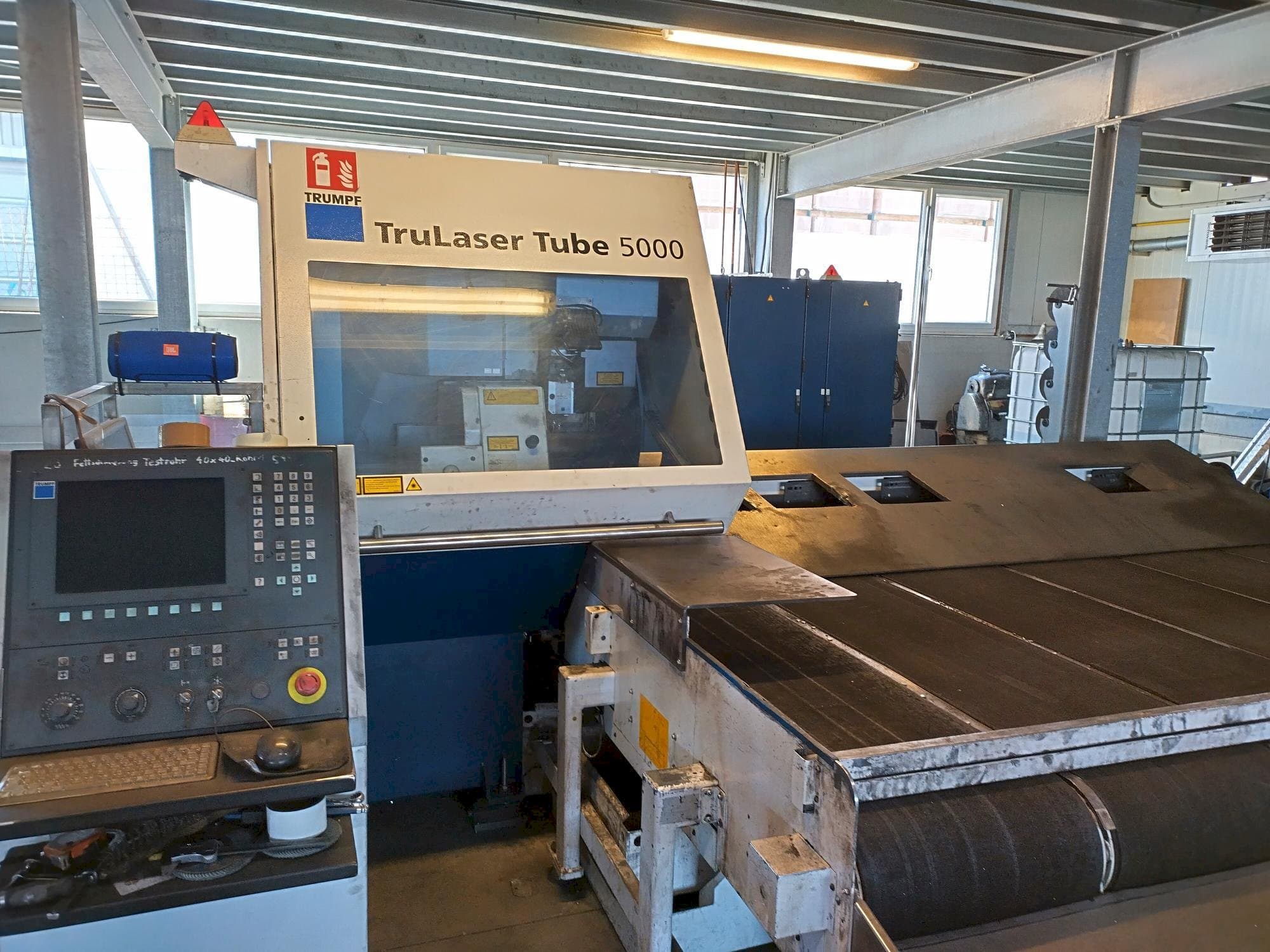 Vue de face de la machine Trumpf TruLaser Tube 5000