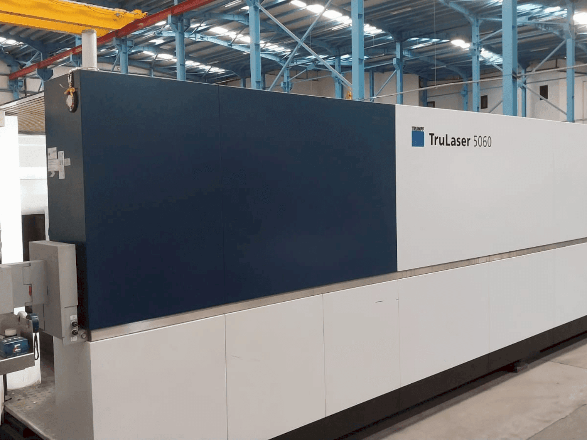 Vue de face de la machine TRUMPF TruLaser 5060 Fiber 10 kW