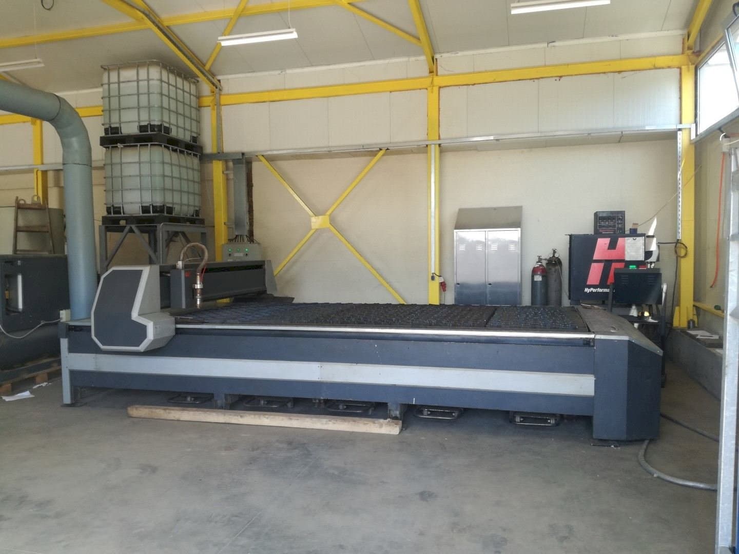 Vue de face de la machine HPM ITALY GV 4 x 2