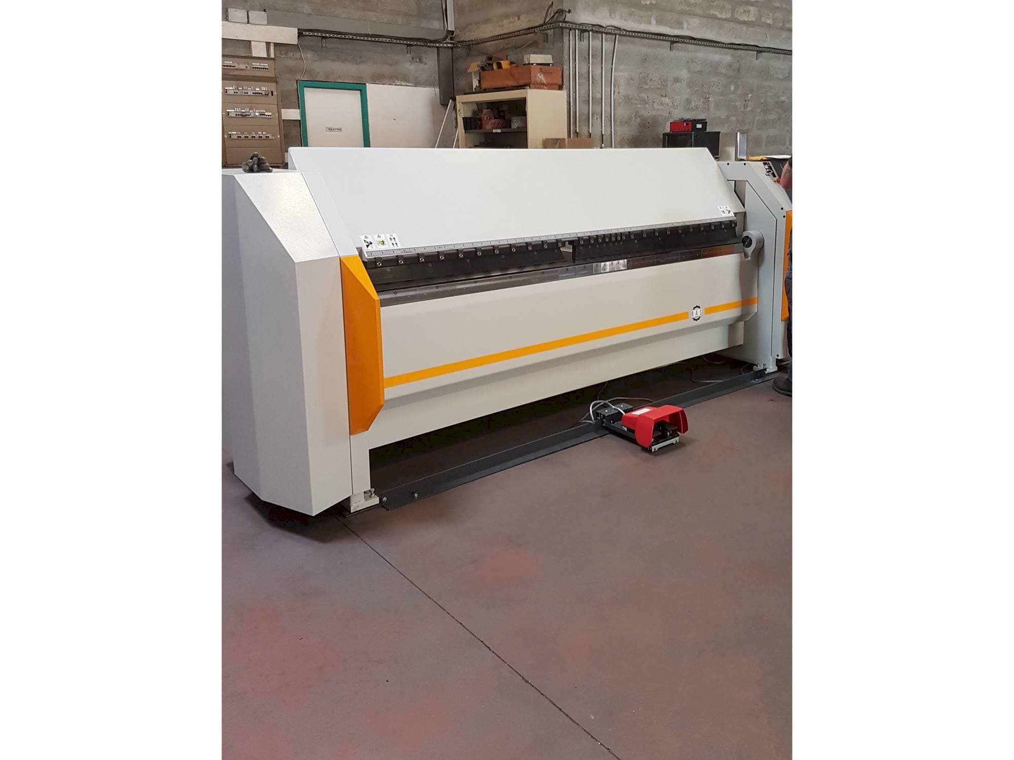 Vue de face de la machine RAS 62.25 TURBObend Plus