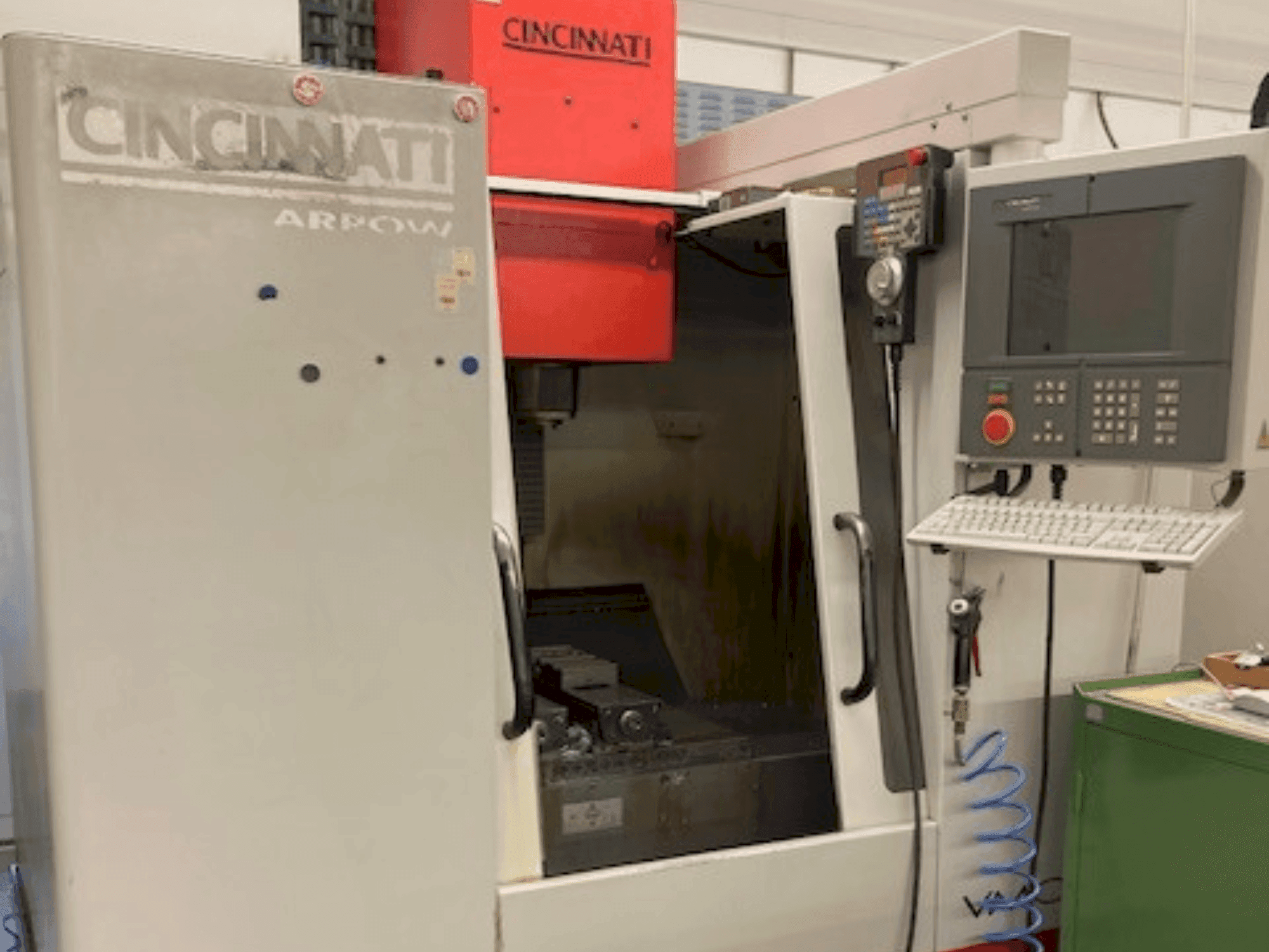Vue de face de la machine Cincinnati Arrow 500