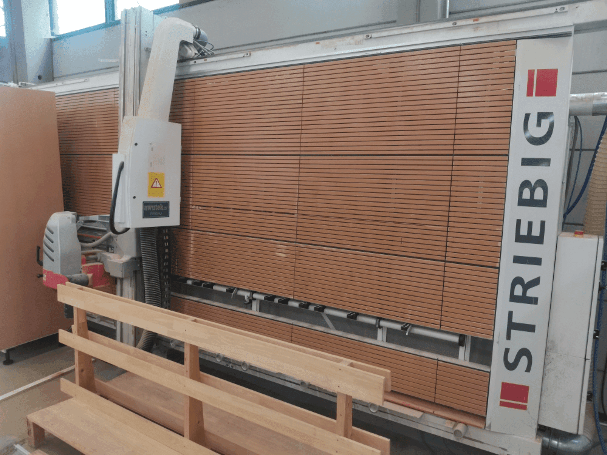 Vue de face de la machine STRIEBIG CONTROL 6224