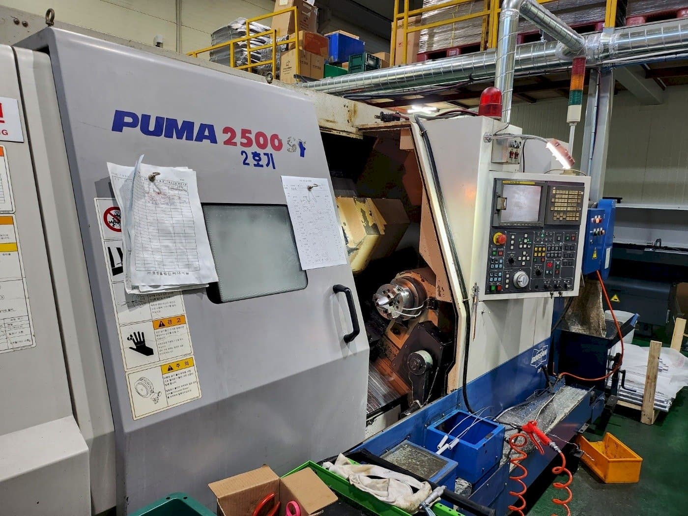 Vue de face de la machine DOOSAN PUMA 2500SY