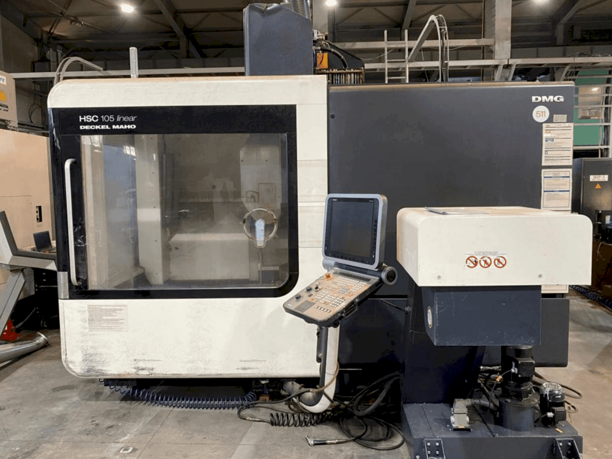 Vue de face de la machine DECKEL MAHO HSC 105 Linear