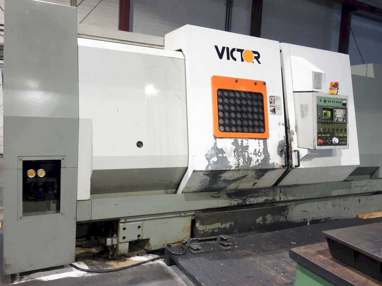 Vue de face de la machine Victor V Turn 46 (1997)