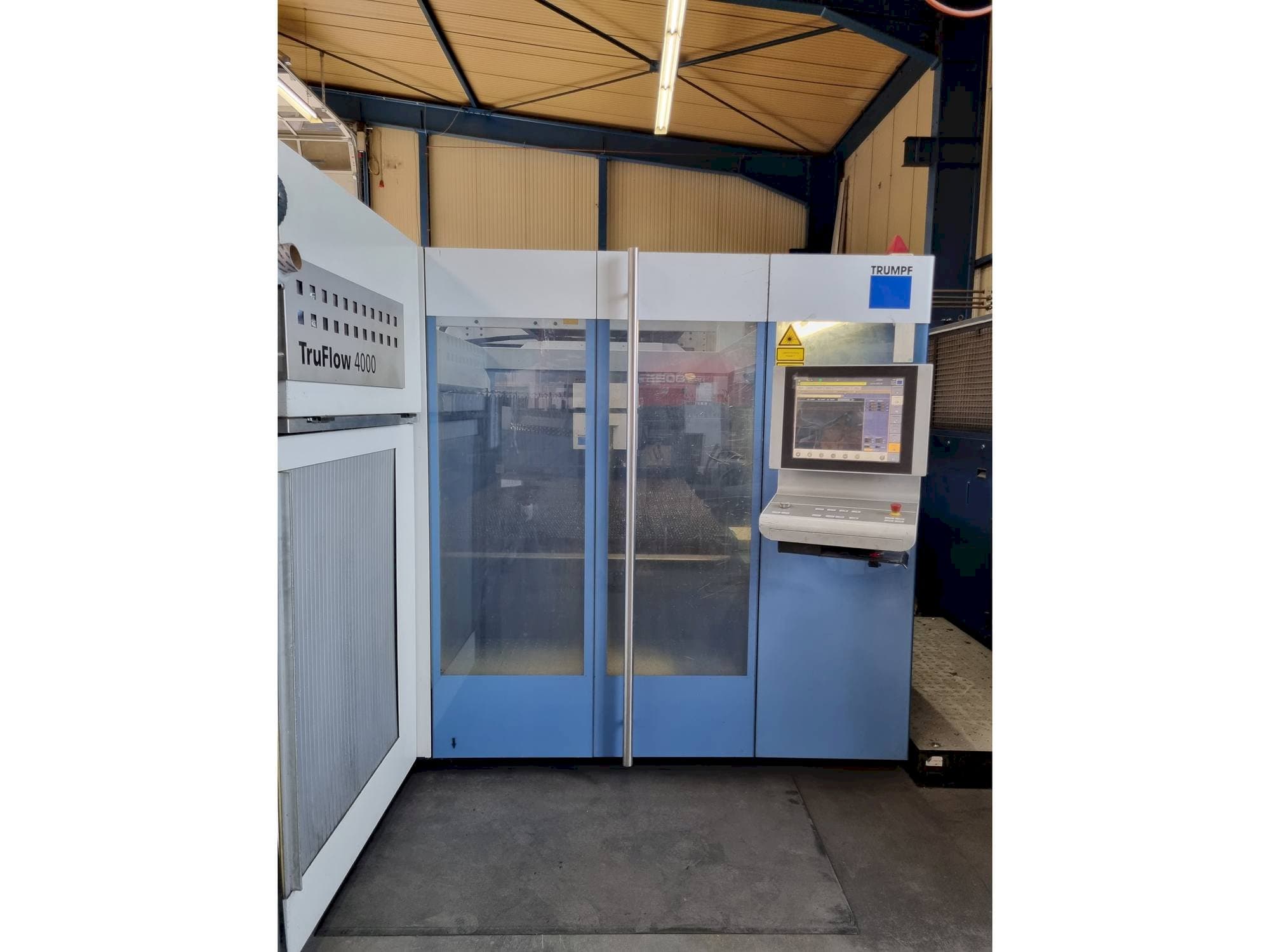 Vue de face de la machine Trumpf TruLaser 3030