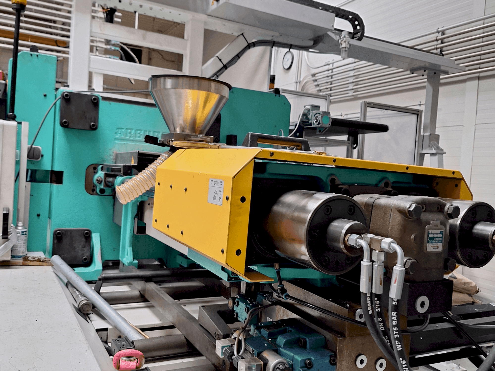 Vue de face de la machine Arburg 630 S 2500-675