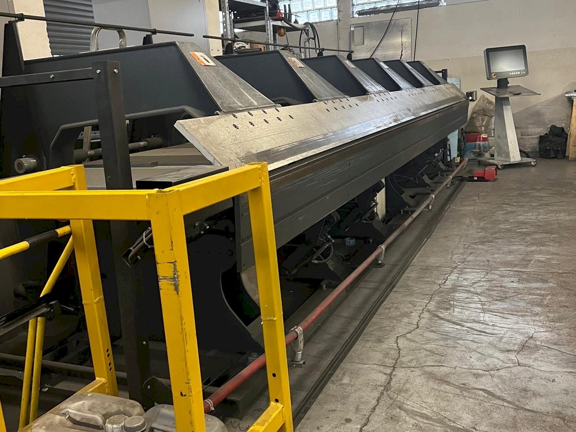 Vue de face de la machine Jorns Norma-Line 150-6.4