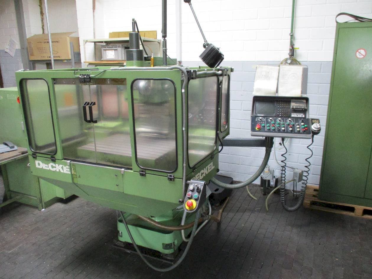 Vue de face de la machine DECKEL FP 3NC