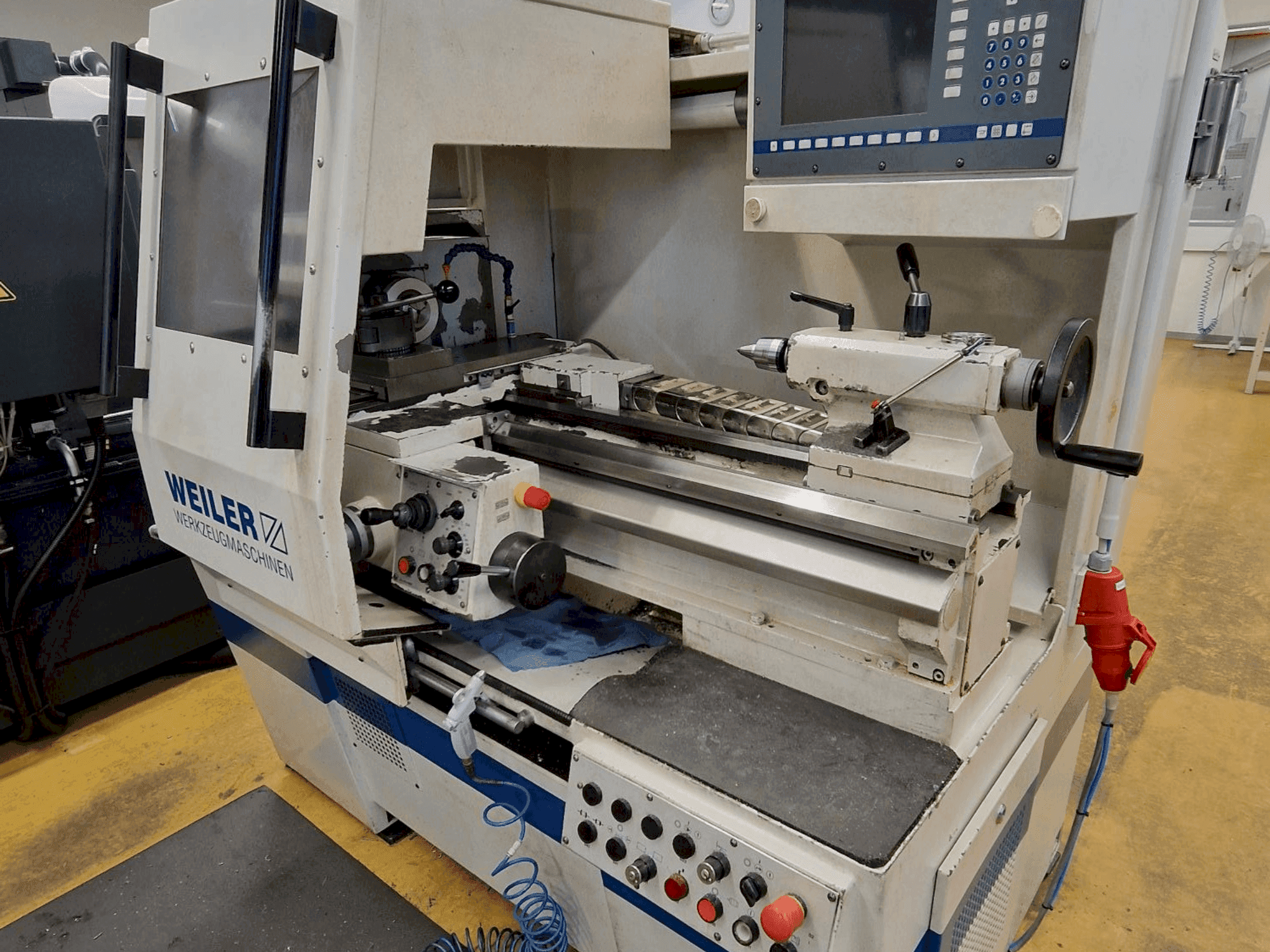 Vue de face de la machine Weiler E30