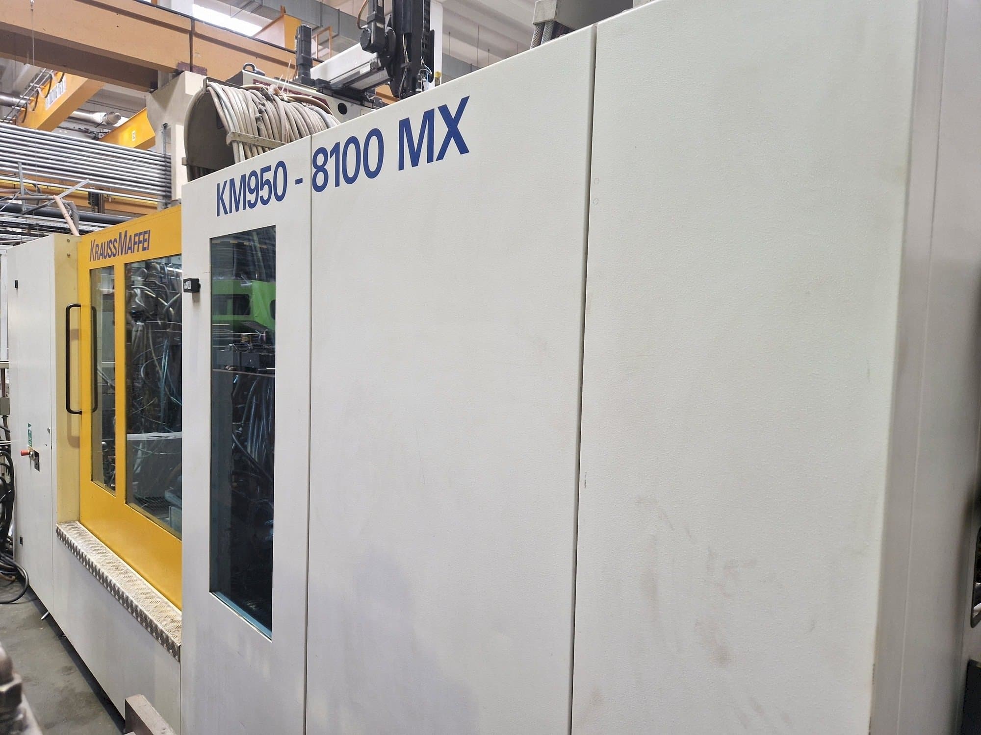 Vue de face de la machine Krauss Maffei 950-8100 MX