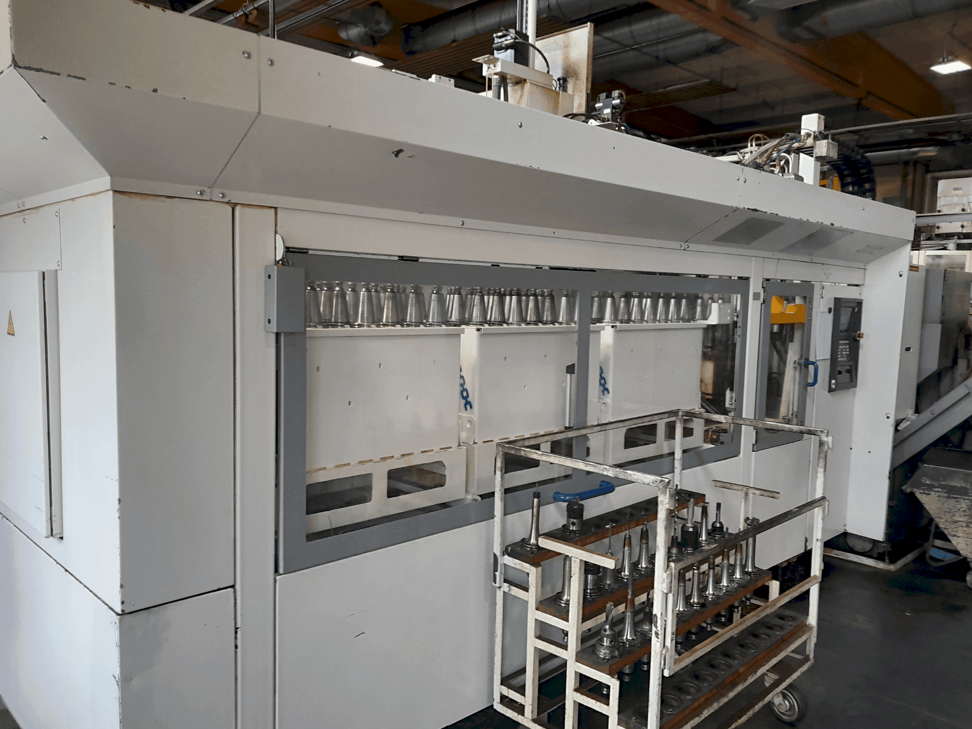 Vue latérale de la machine HELLER MCS-H 250