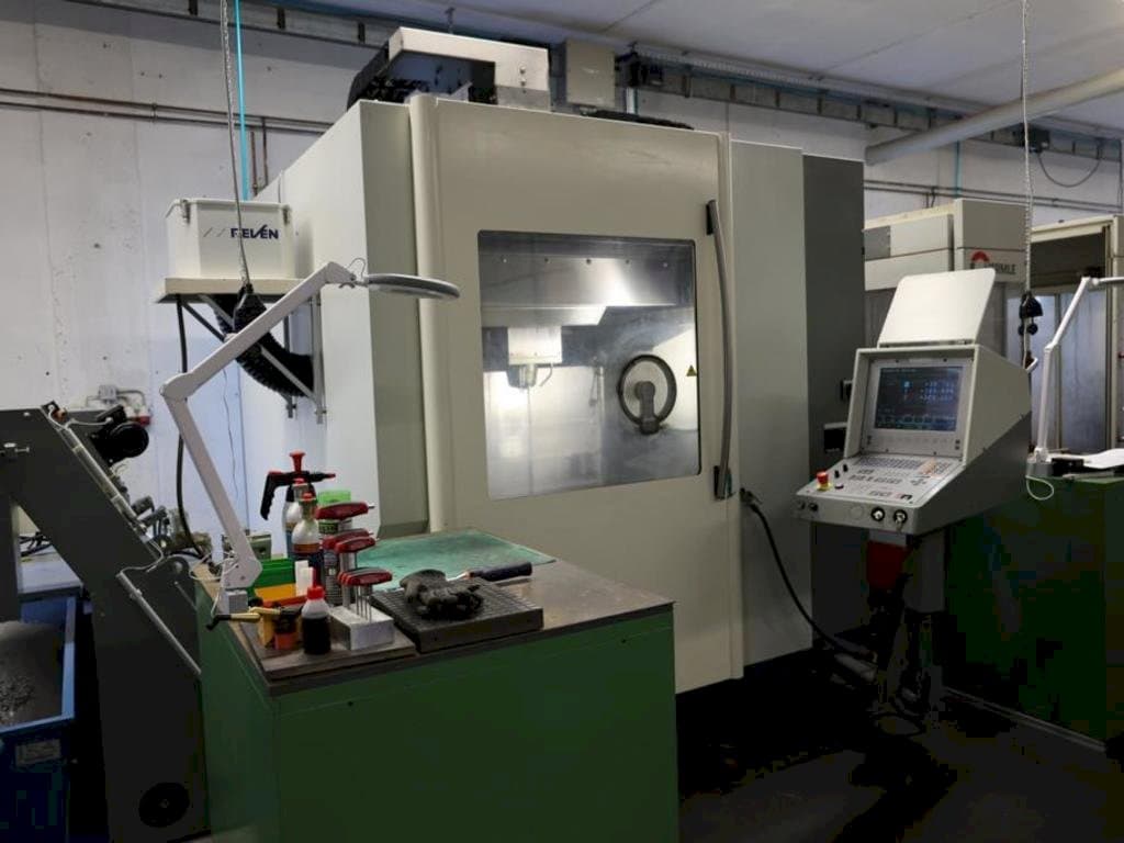 Vue de face de la machine DMG DMC65V
