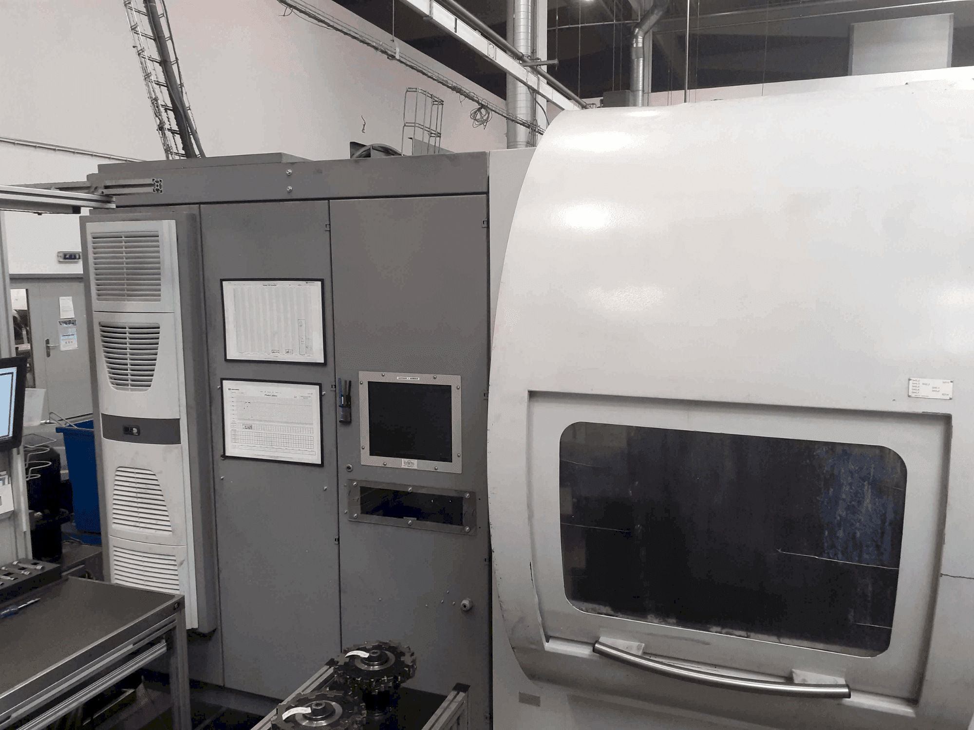 Vue de face de la machine DECKEL MAHO DMC 80 H