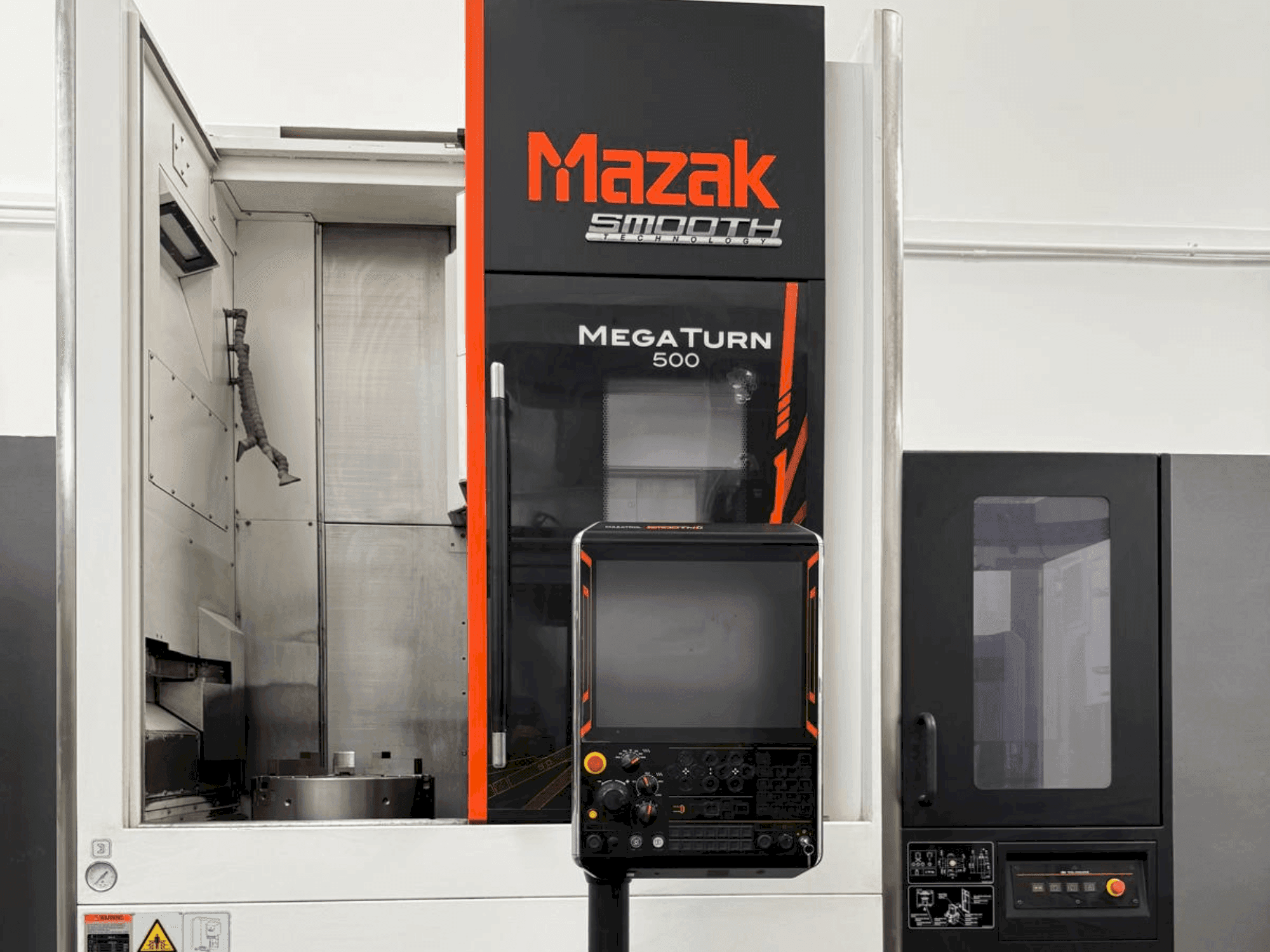 Vue de face de la machine Mazak Mega Turn 500