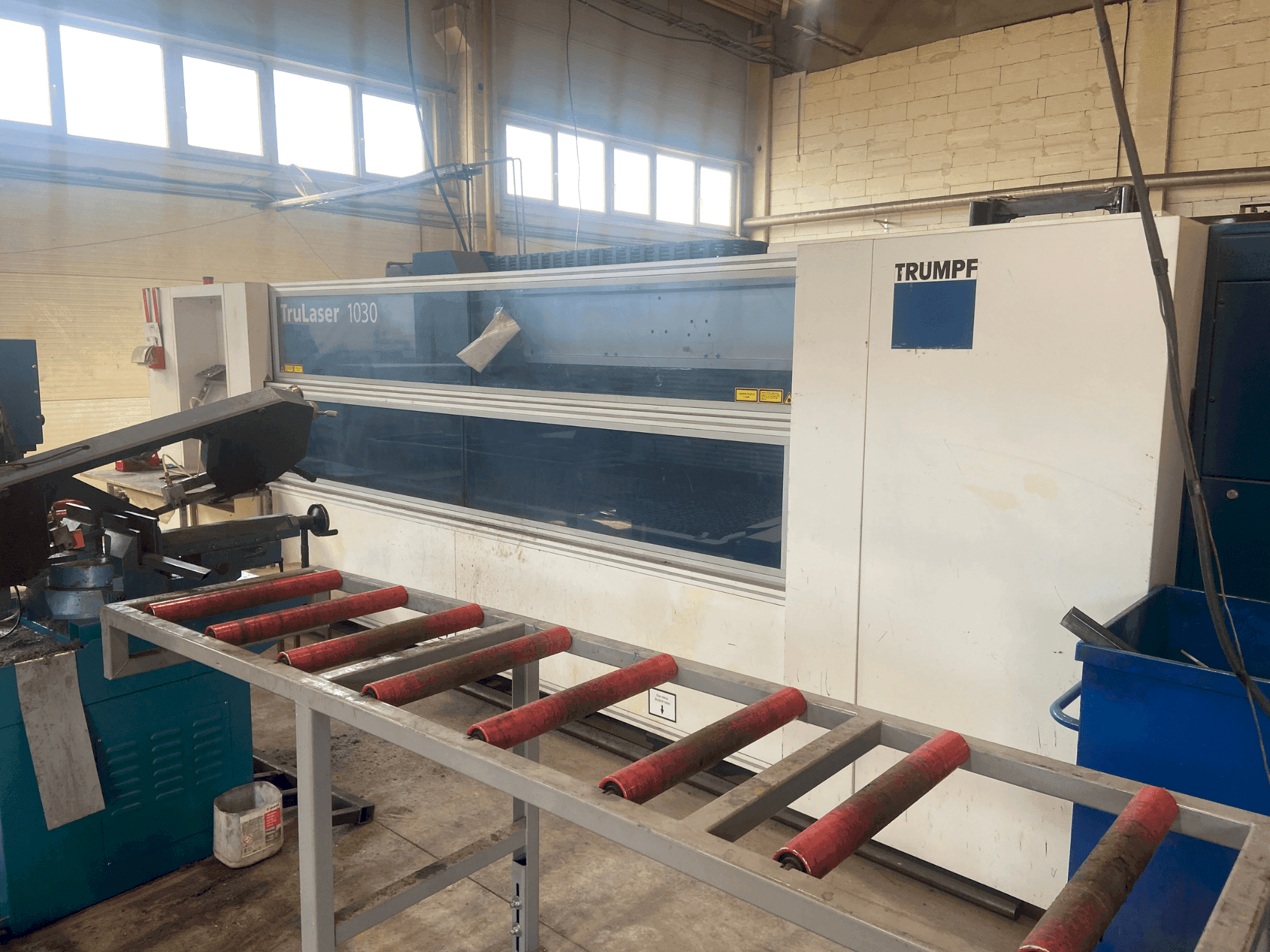 Vue de face de la machine TRUMPF TruLaser 1030