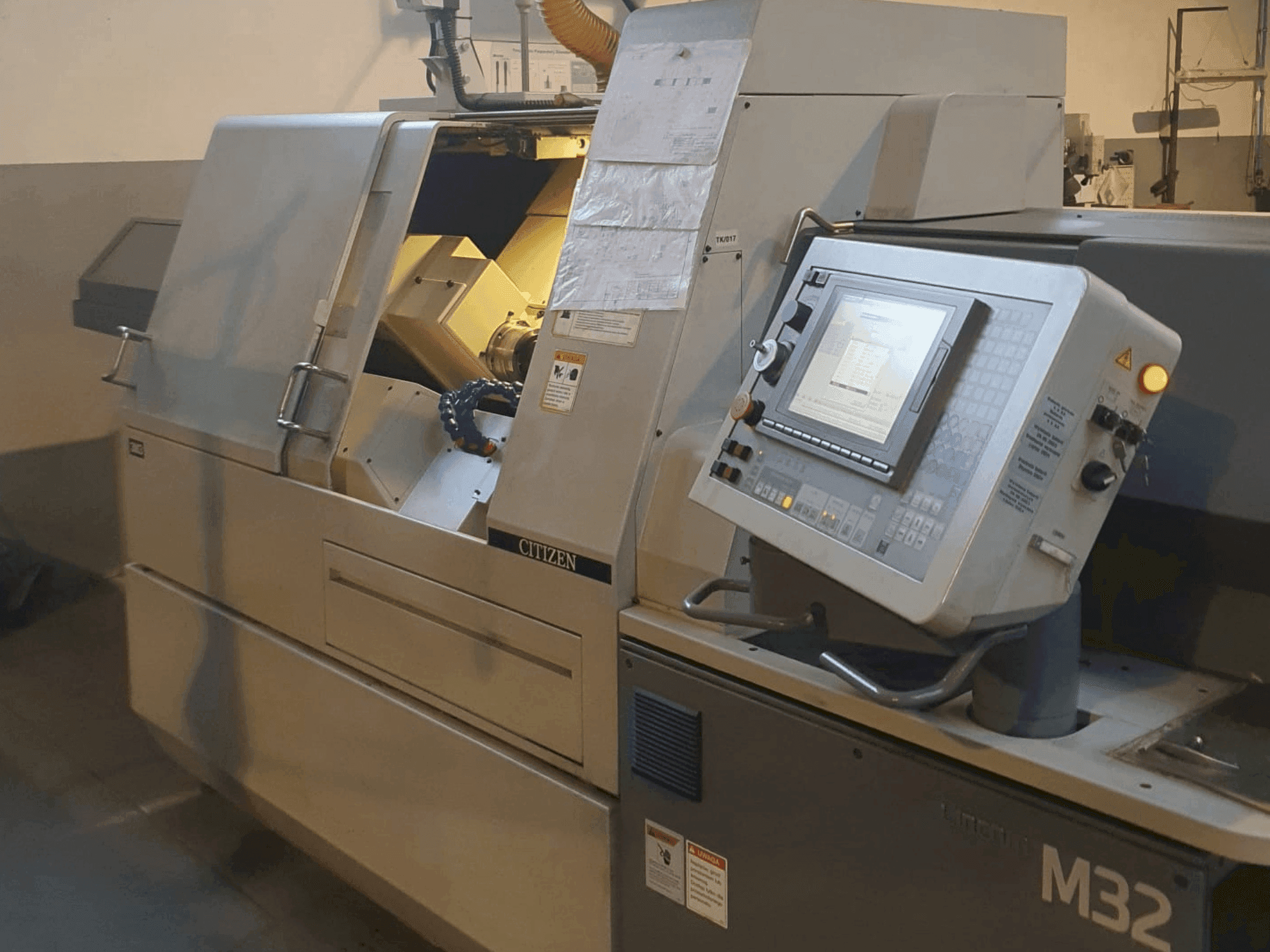 Vue de face de la machine Citizen M32