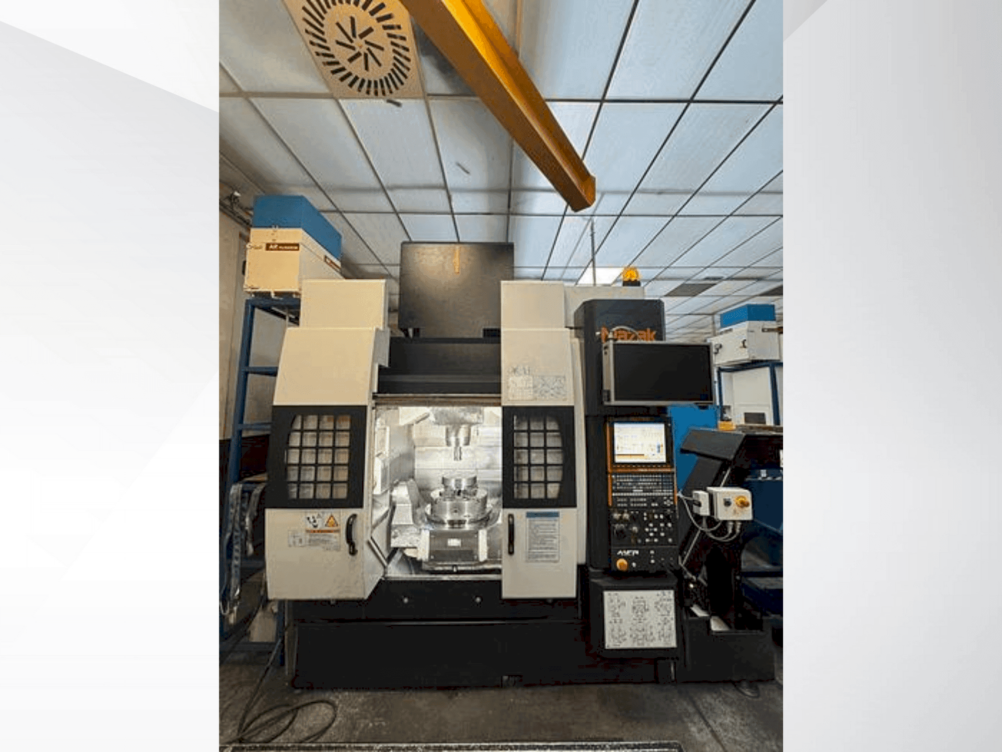 Vue de face de la machine Mazak Variaxis 630-5X T