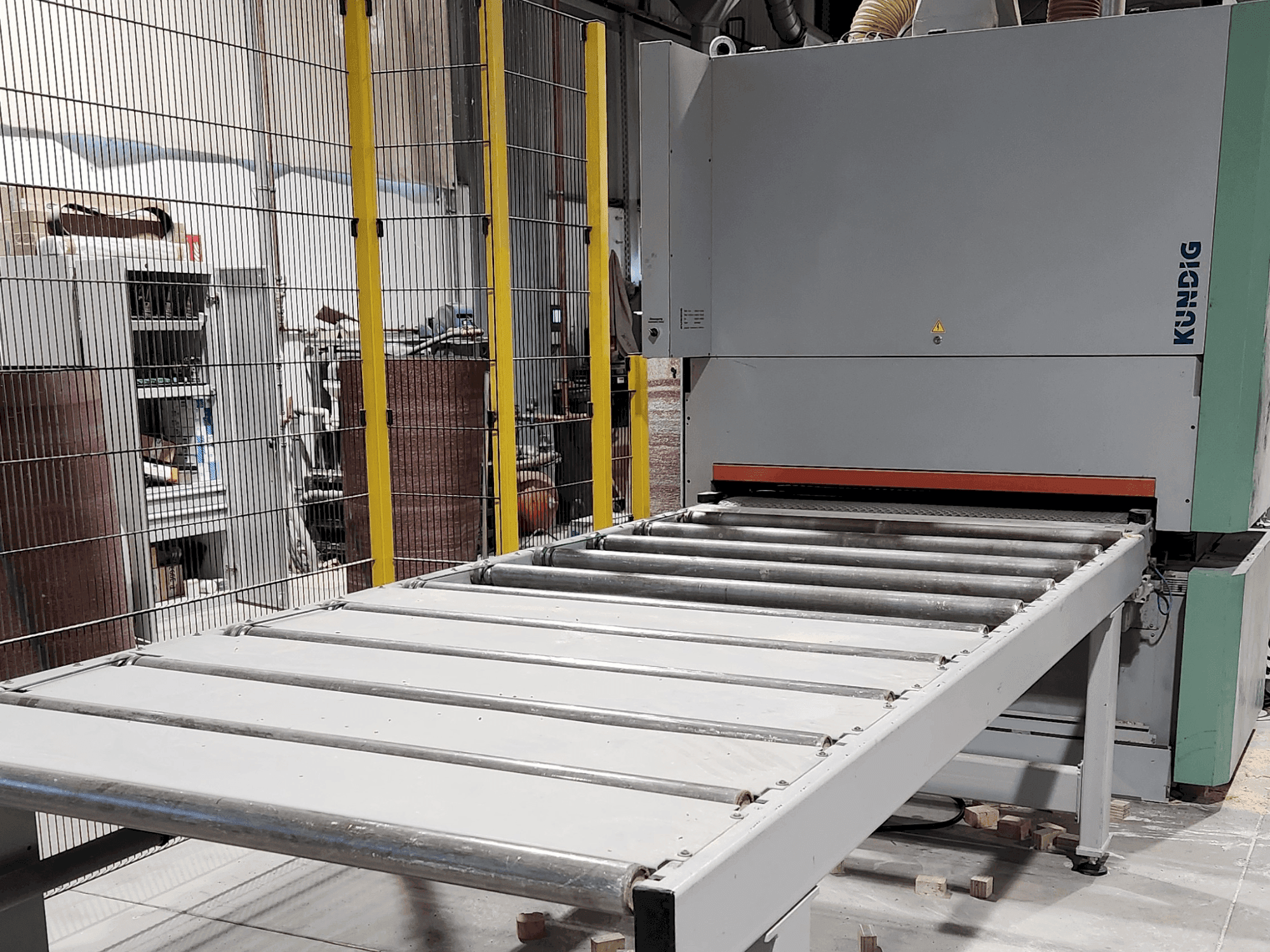 Vue de face de la machine Kundig Premium-2 1350-RG