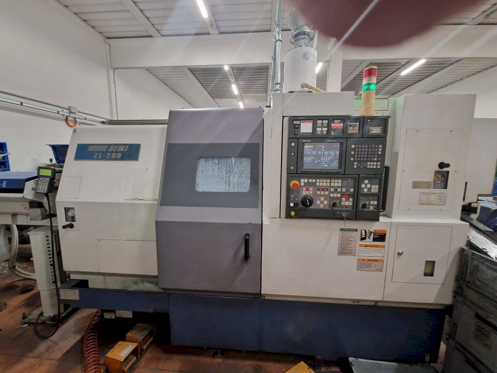 Vue de face de la machine MORI SEIKI ZL-200SMC