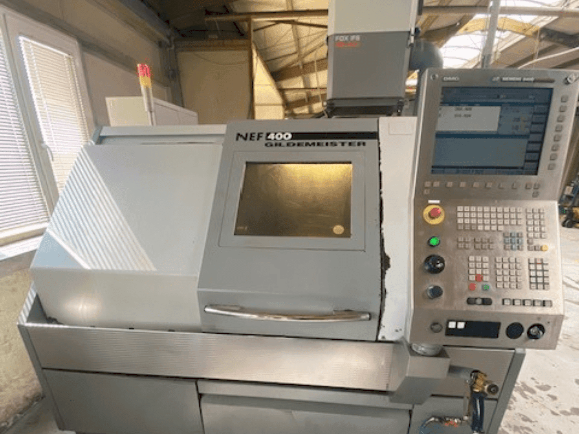 Vue de face de la machine Gildemeister NEF 400