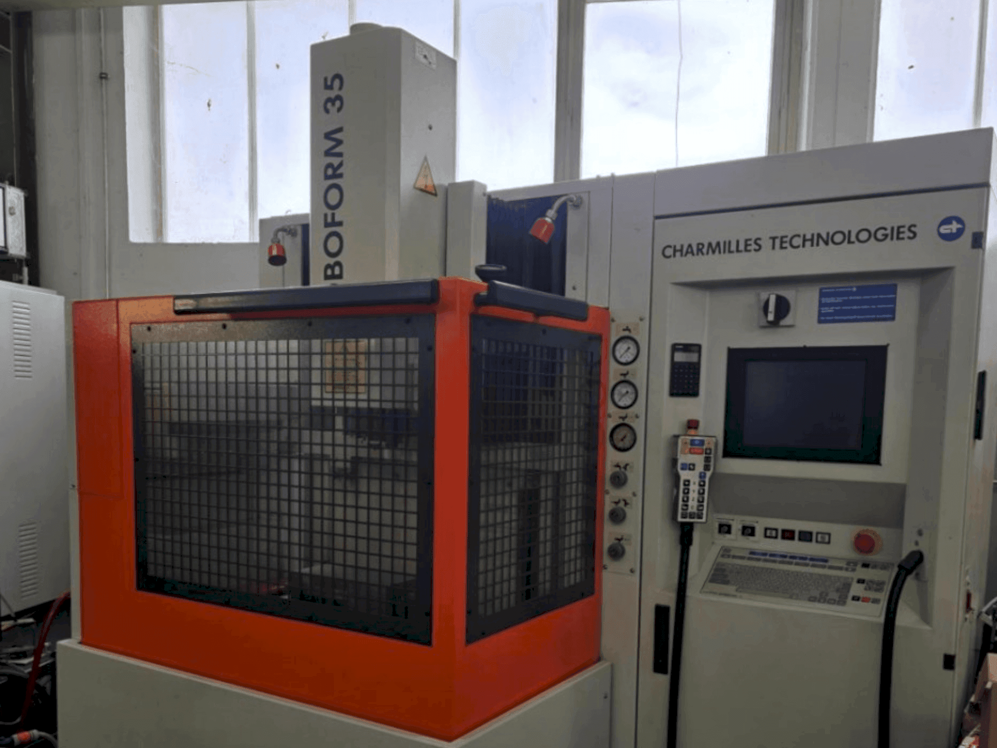 Vue de face de la machine CHARMILLES Roboform 35