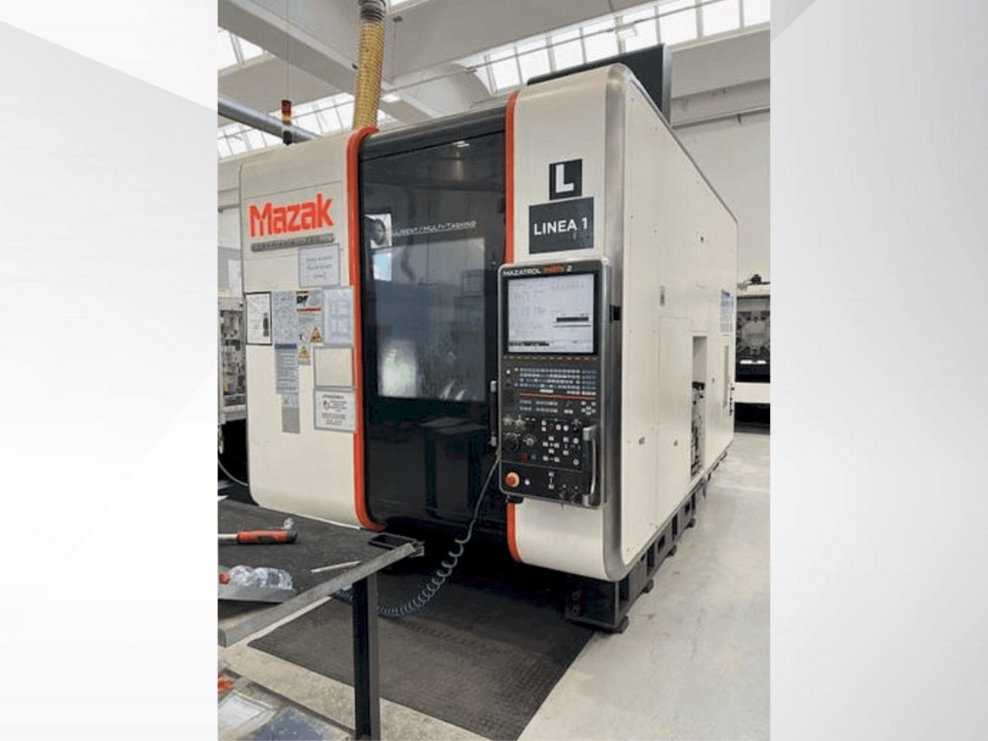 Vue de face de la machine Mazak VARIAXIS I 700