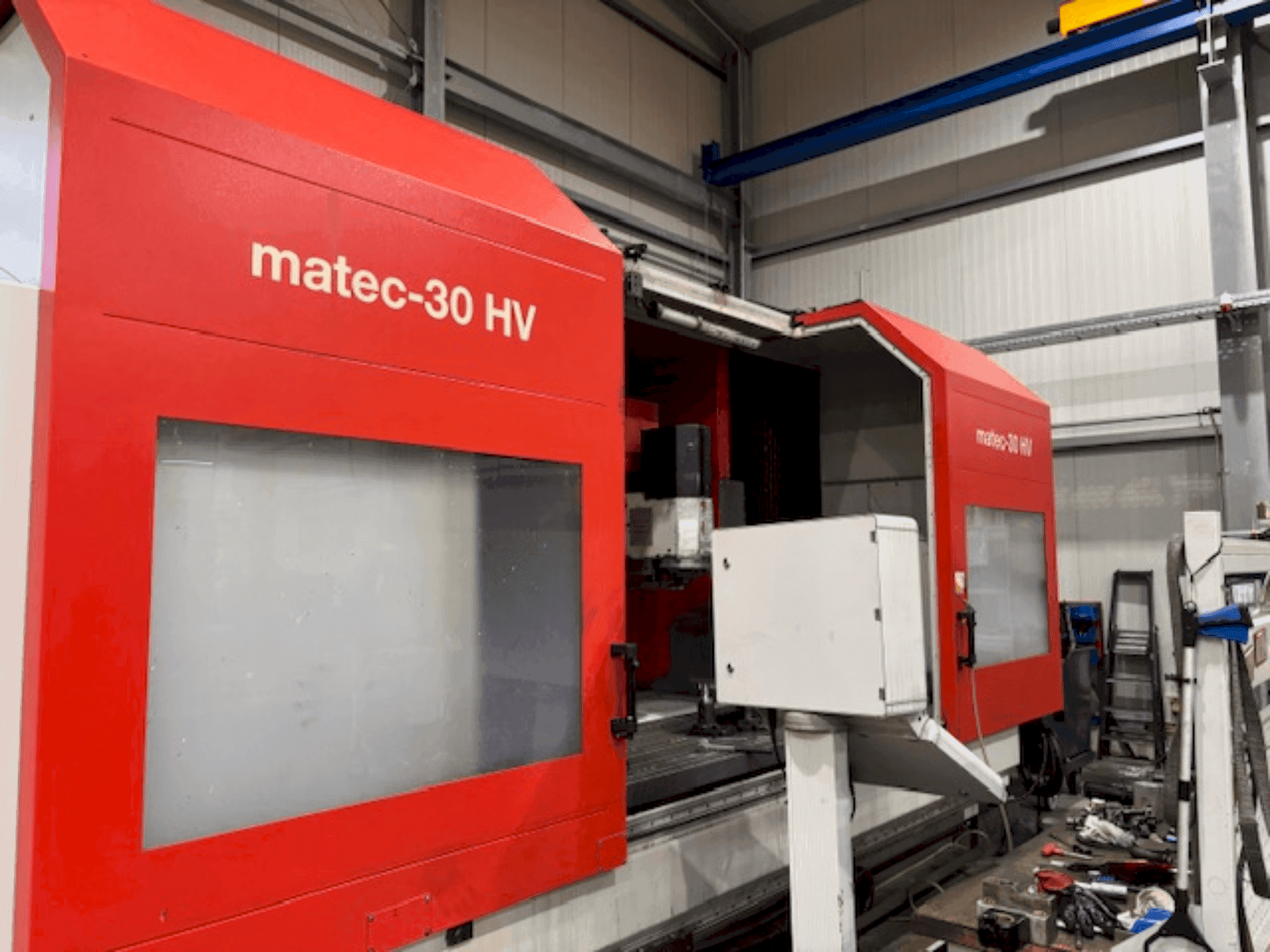 Vue de face de la machine Matec 30-HV