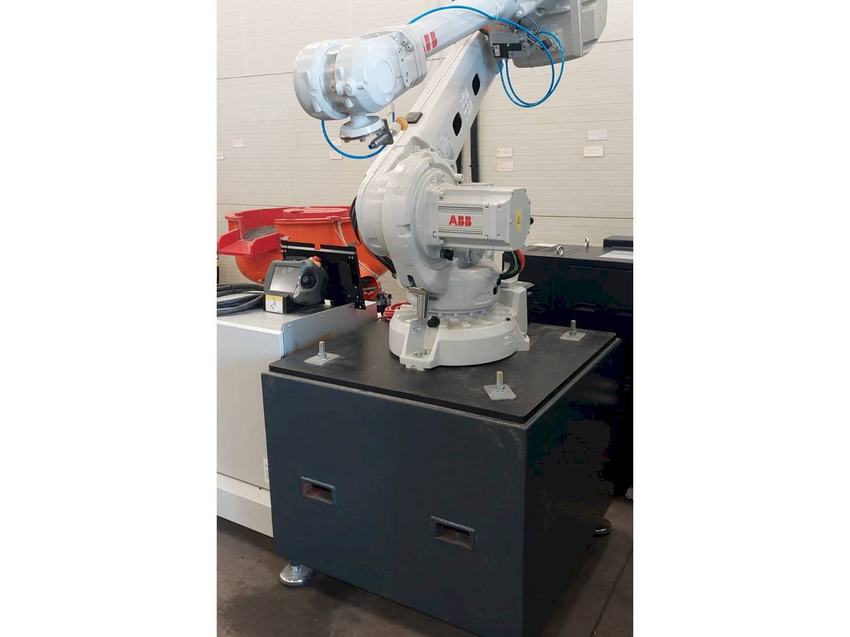 Vue de face de la machine ABB IRB 4600