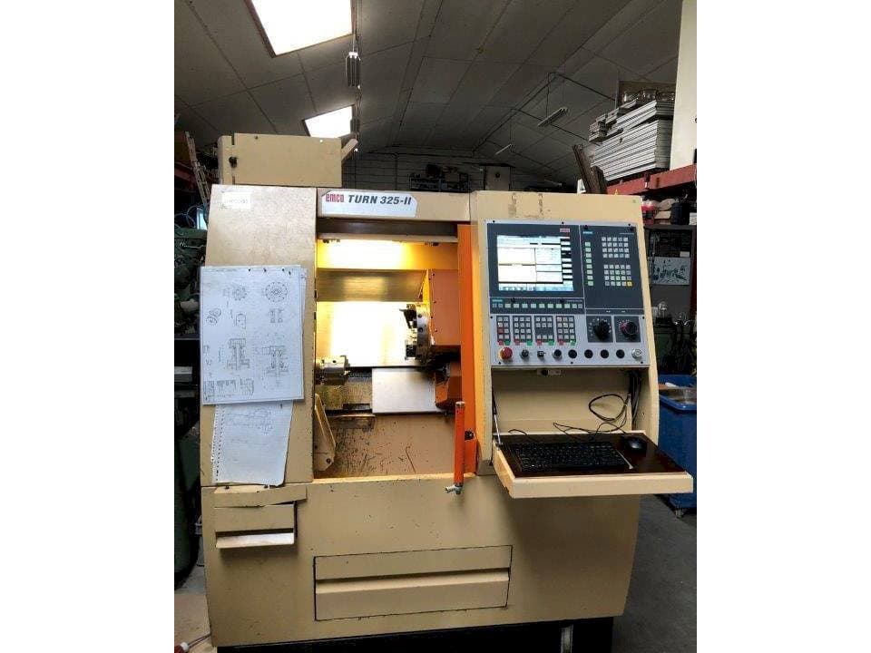 Vue de face de la machine EMCO TURN 325-II