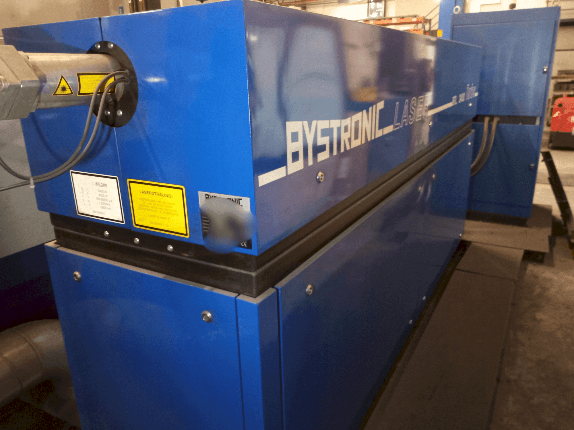 Vue de face de la machine Bystronic BySprint 2512