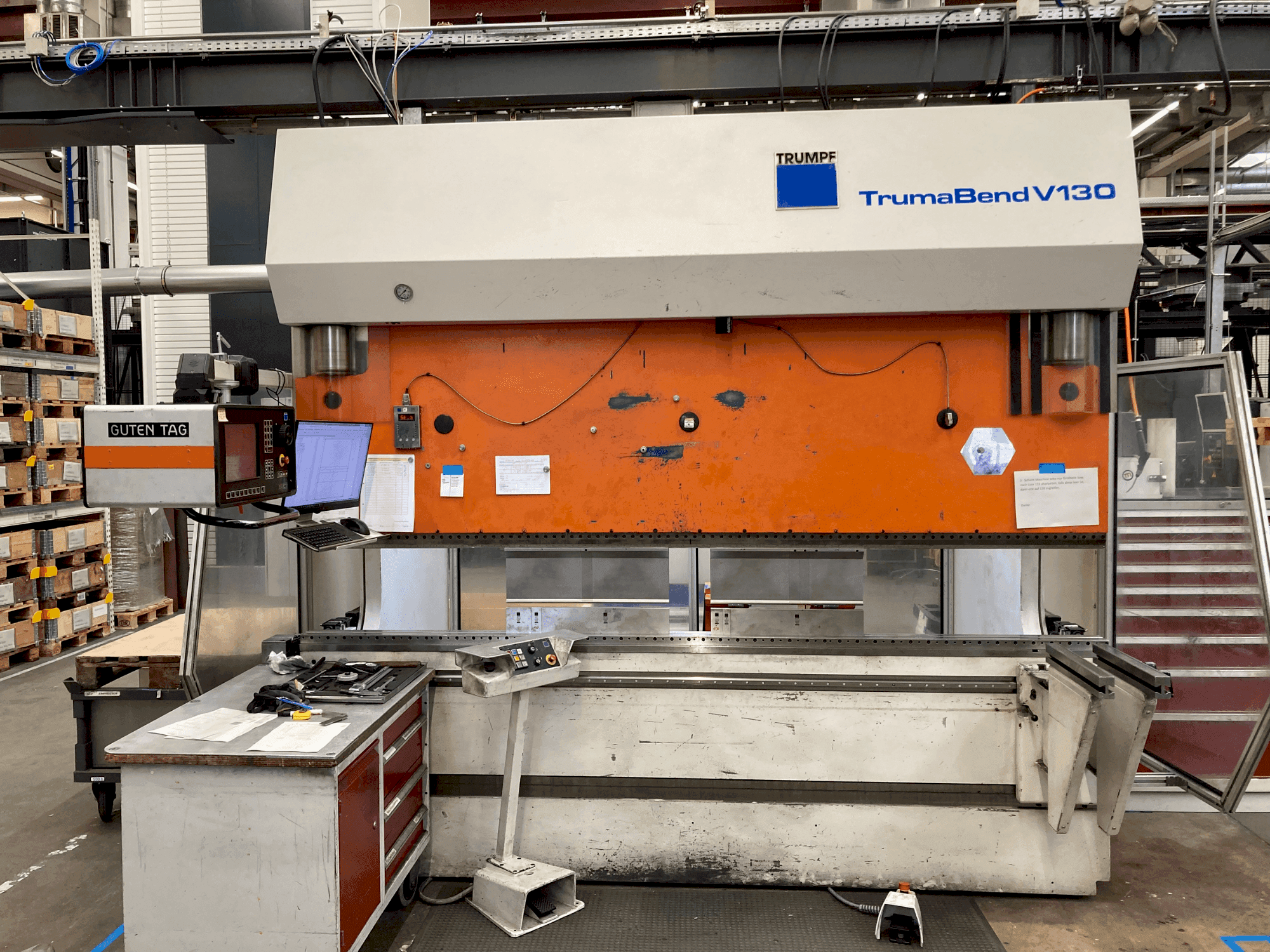 Vue de face de la machine TRUMPF TrumaBend V130