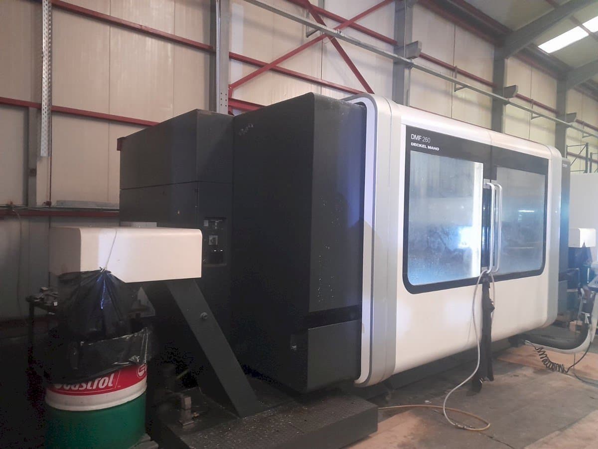 Vue latérale gauche de la machine DECKEL MAHO DMF 260