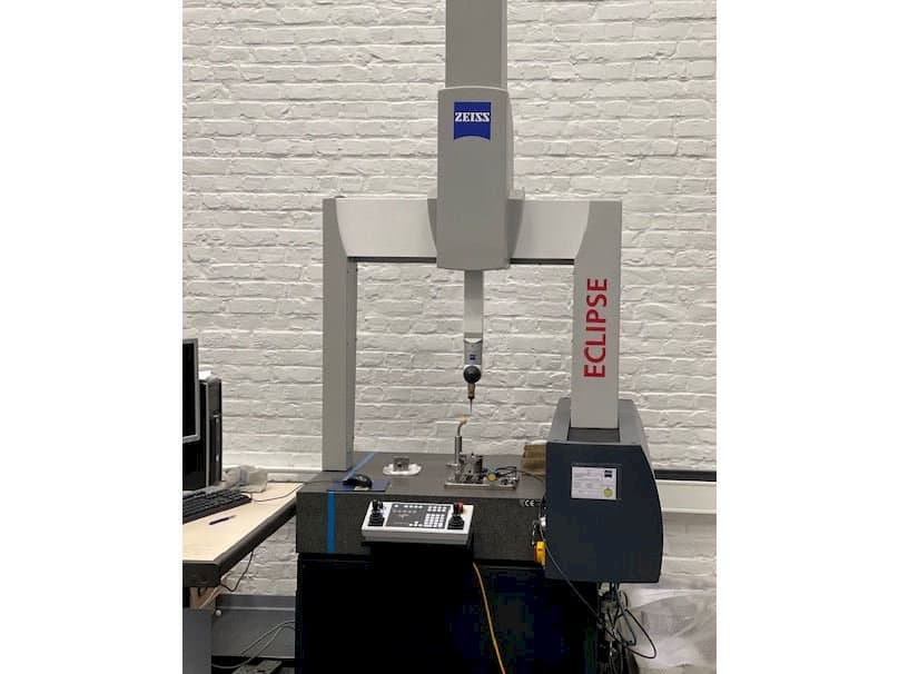 Vue de face de la machine ZEISS Eclipse