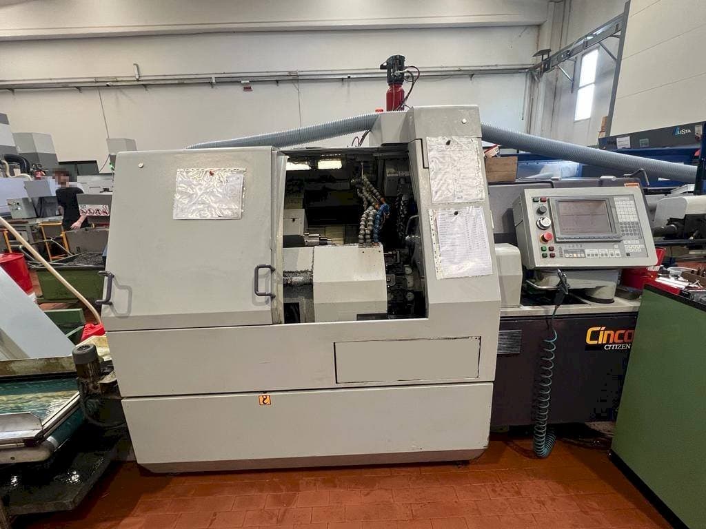 Vue de face de la machine Citizen M32