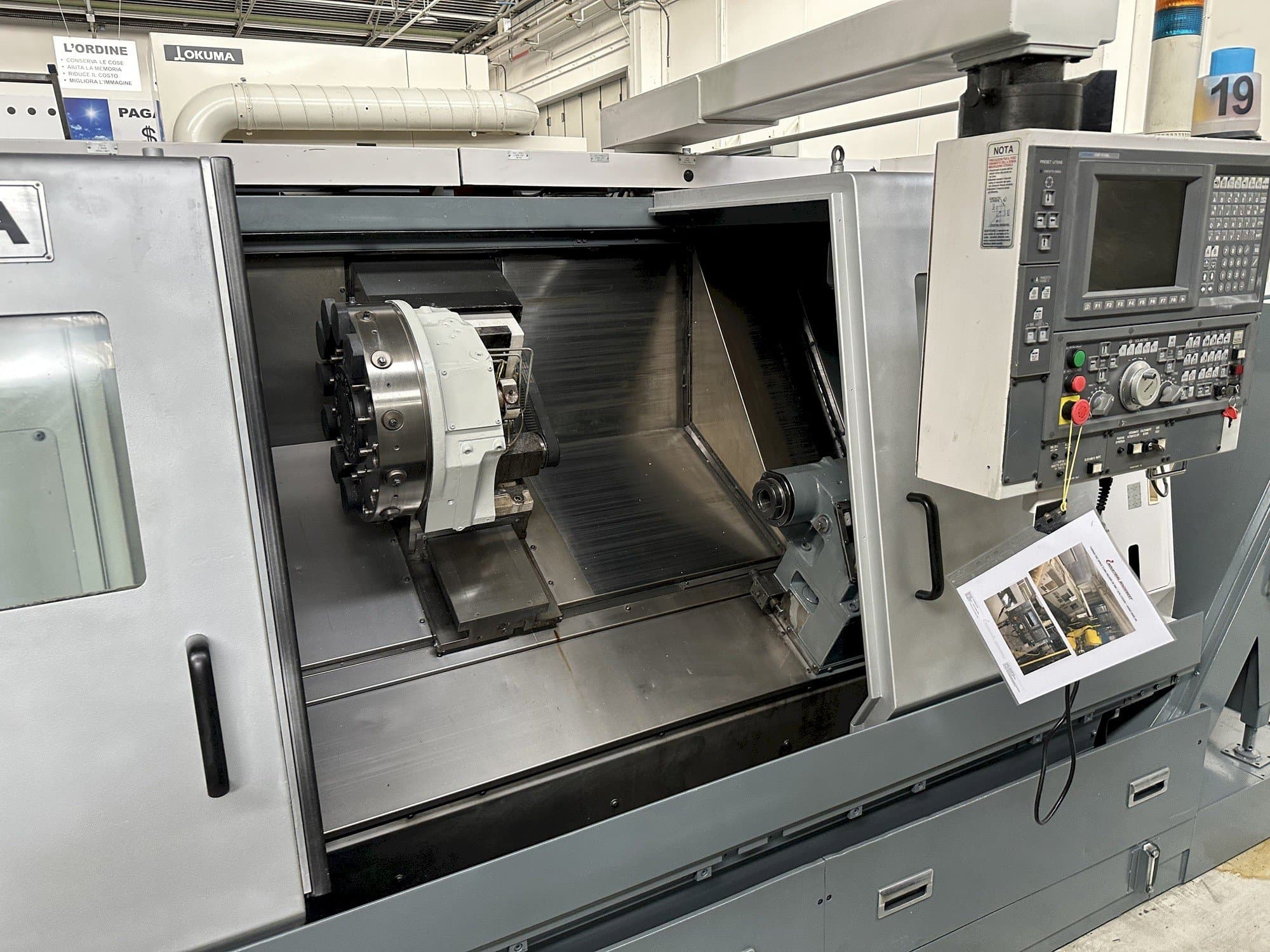 Salle de travail de la machine Okuma LB 300 MC
