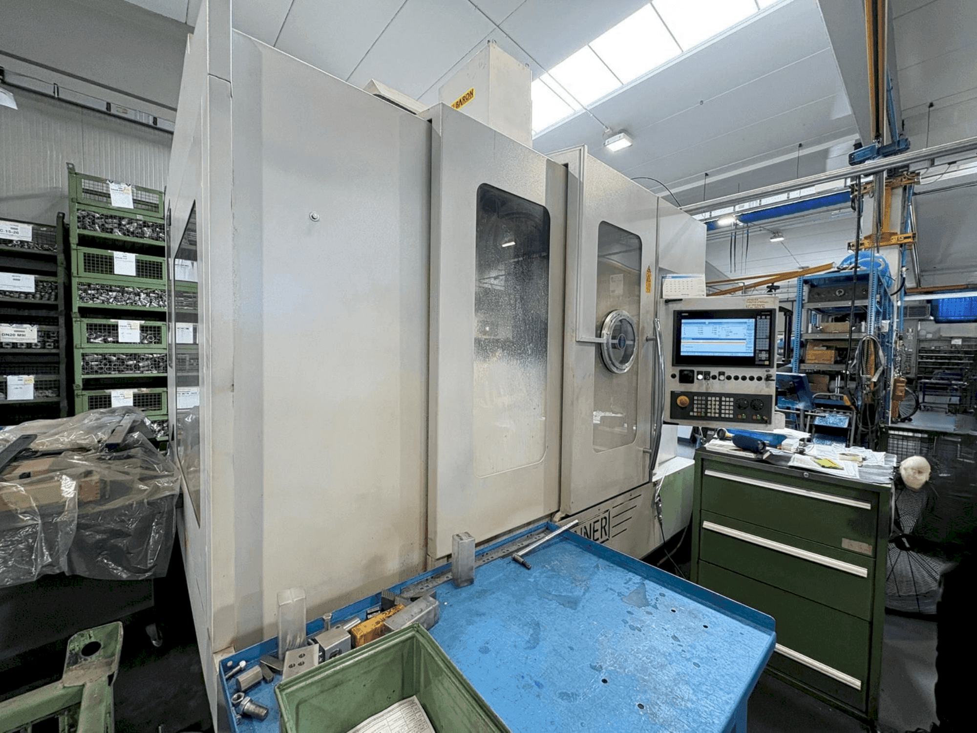 Vue de face de la machine SPINNER VC-1150 Compact