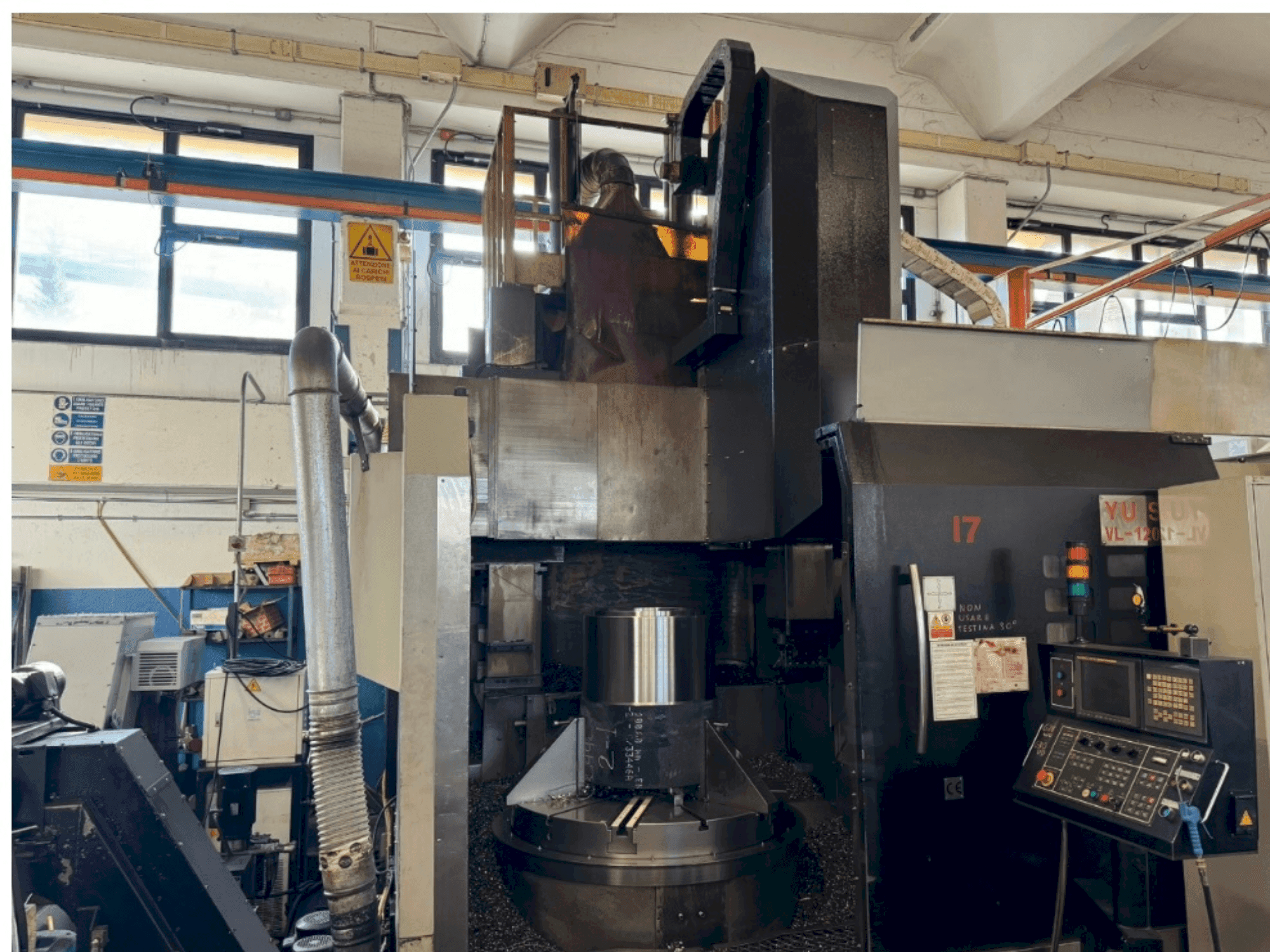 Vue de face de la machine YU SHINE YS-VL-1200 ATC+C