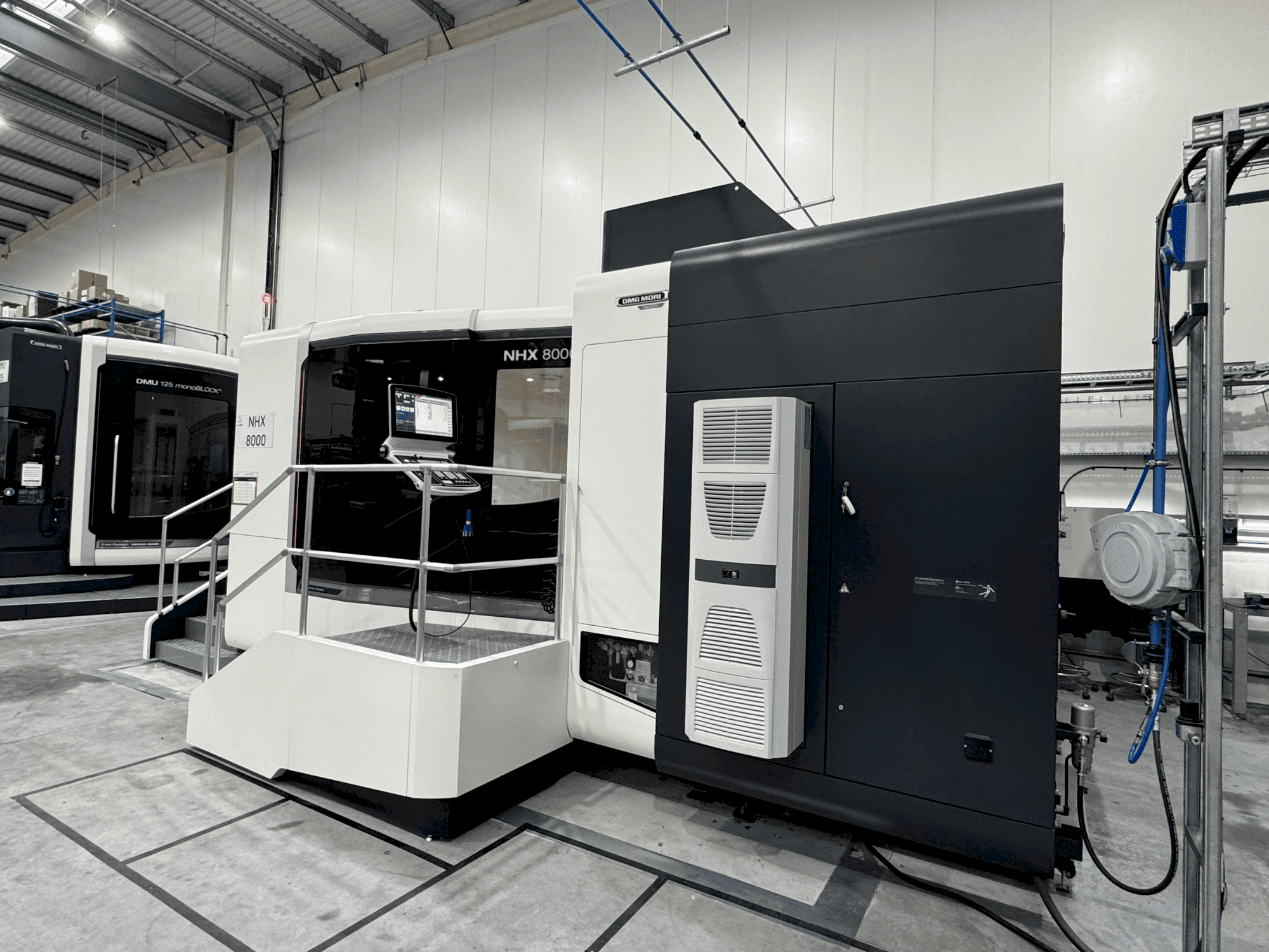 Vue de face de la machine DMG MORI NHX 8000