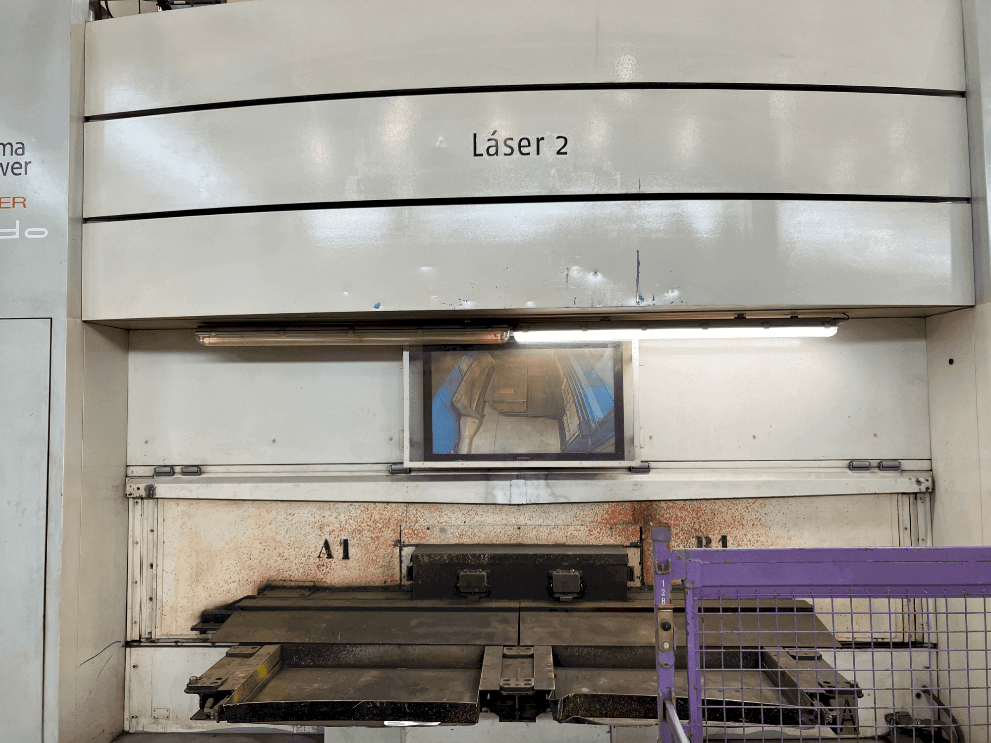 Vue de face de la machine Prima Power Rapido