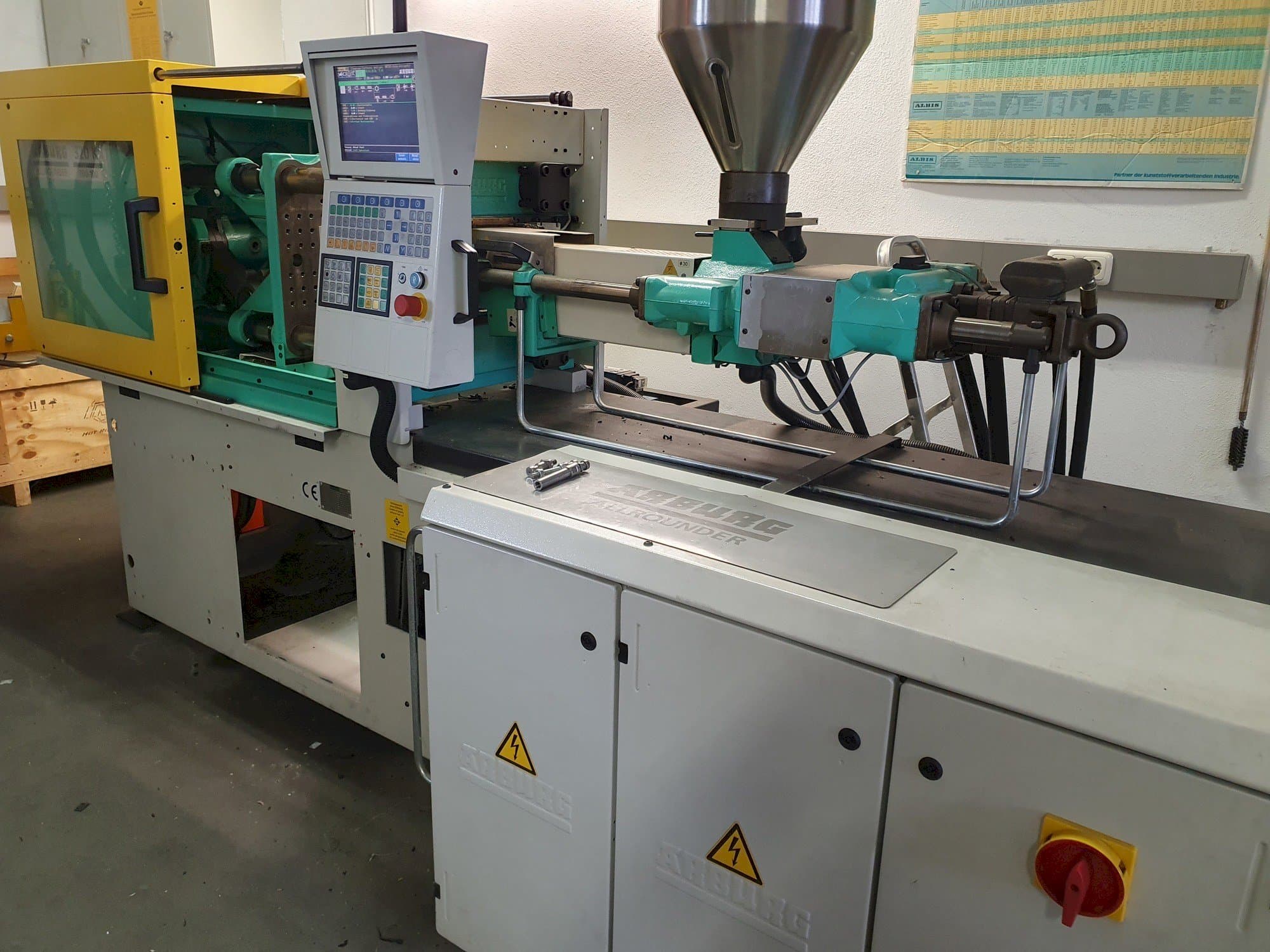 Vue de face de la machine Arburg Allrounder 320 KS 700-100