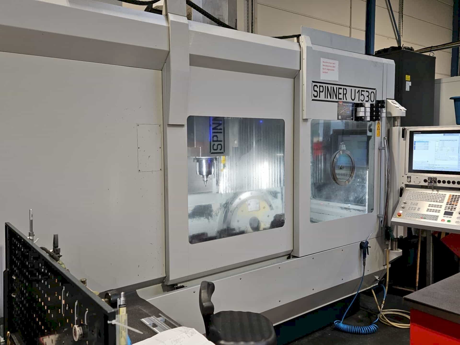 Vue de face de la machine SPINNER U 1530