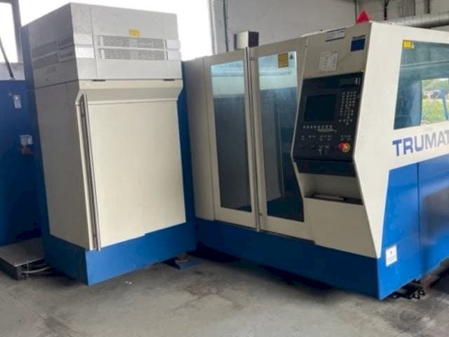 Vue de face de la machine TRUMPF Trumatic L3050